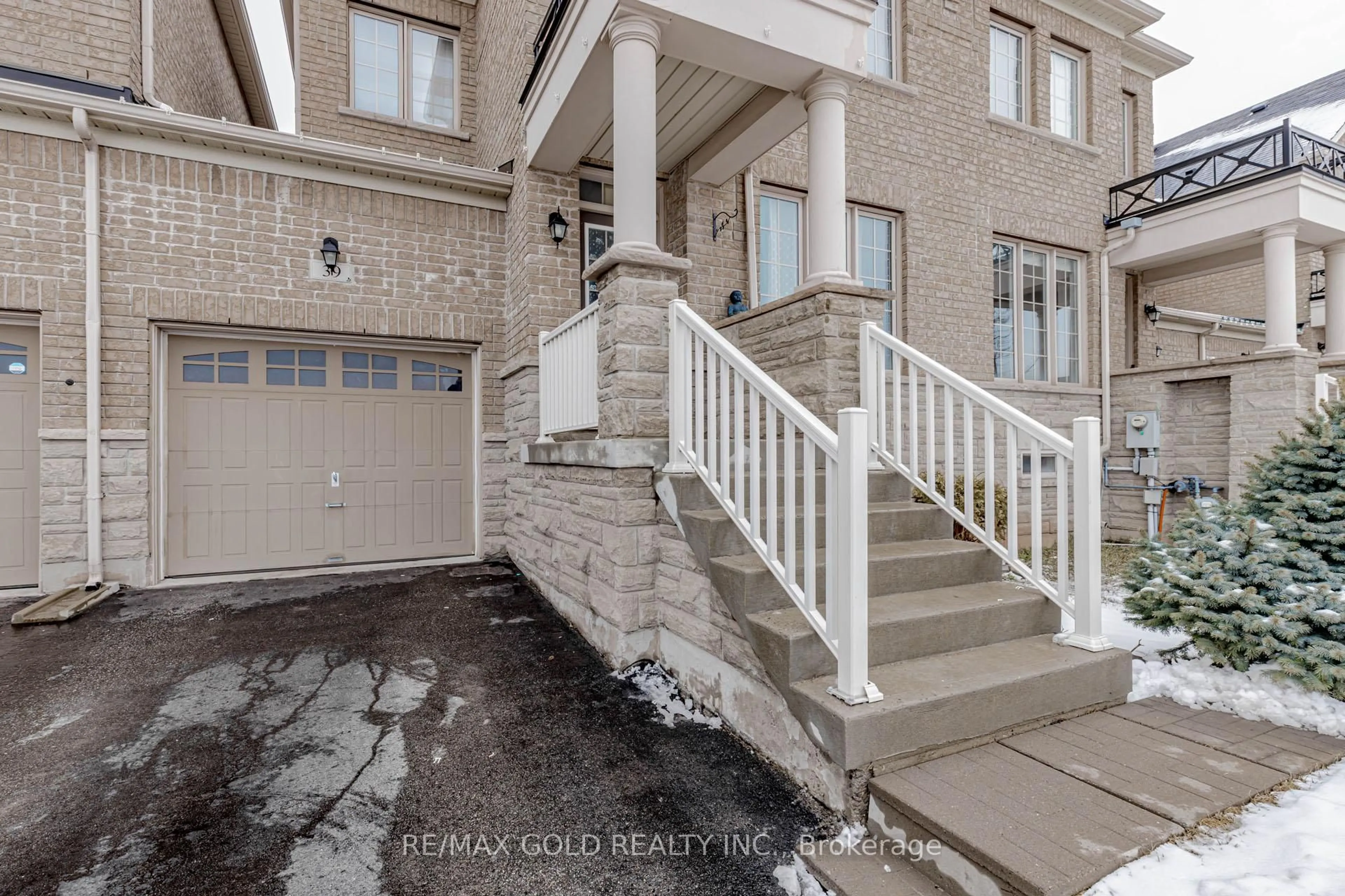 Unknown for 39 Chesterwood Cres, Brampton Ontario L6Y 0Z4