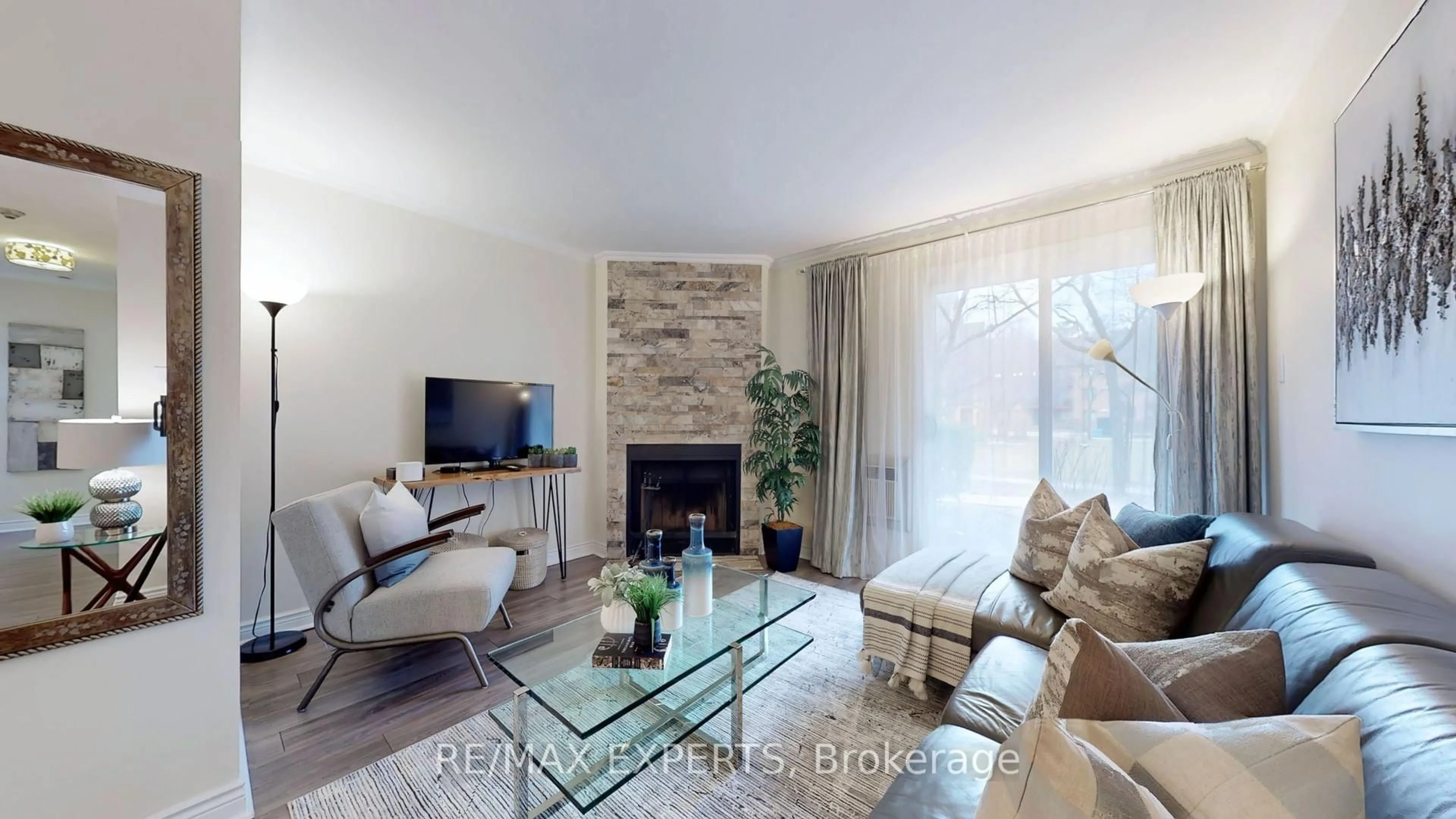 Living room with furniture, unknown for 1508 Pilgrims Way #814, Oakville Ontario L6M 3H1