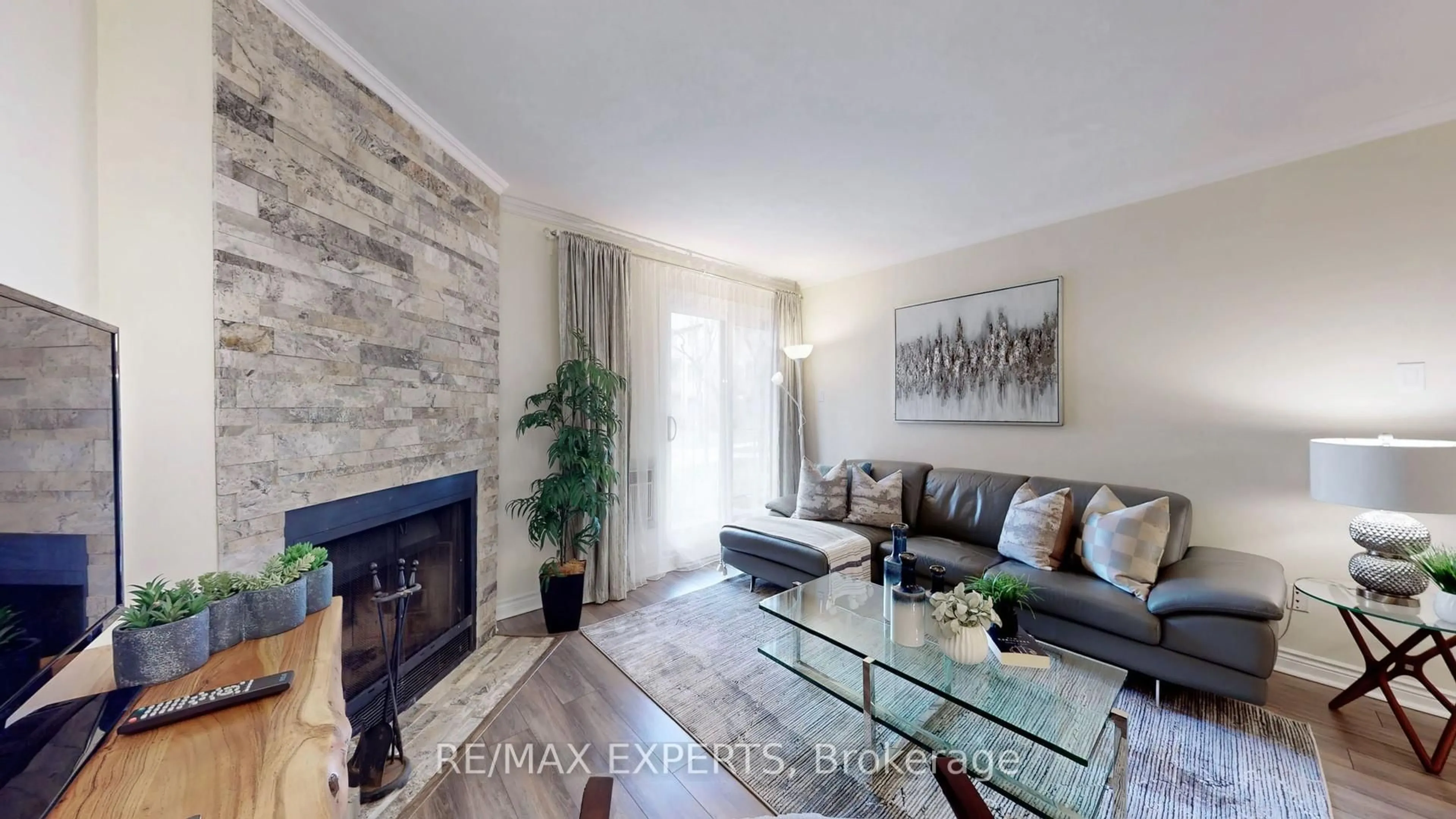 Living room with furniture, unknown for 1508 Pilgrims Way #814, Oakville Ontario L6M 3H1