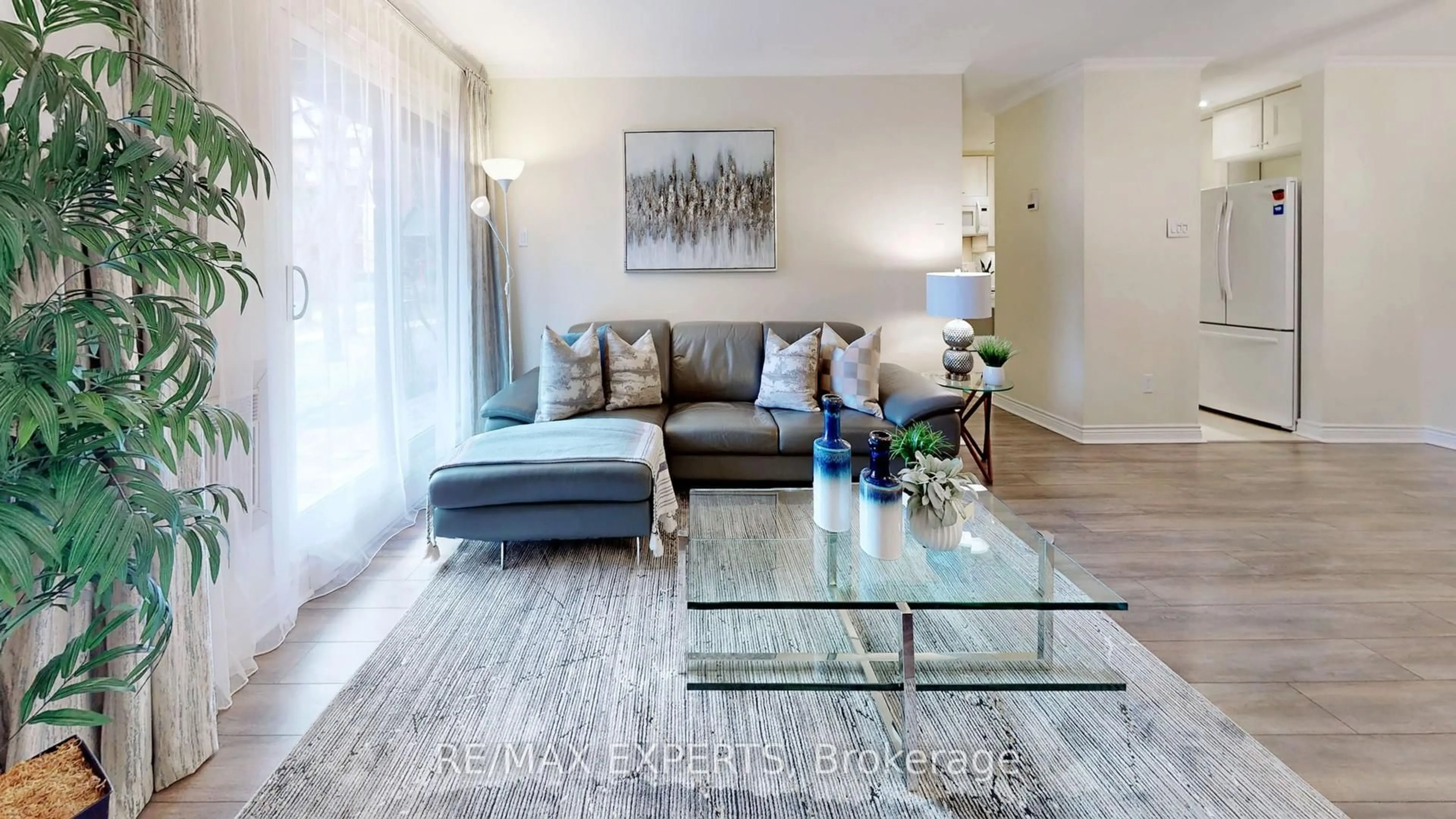 Living room with furniture, unknown for 1508 Pilgrims Way #814, Oakville Ontario L6M 3H1