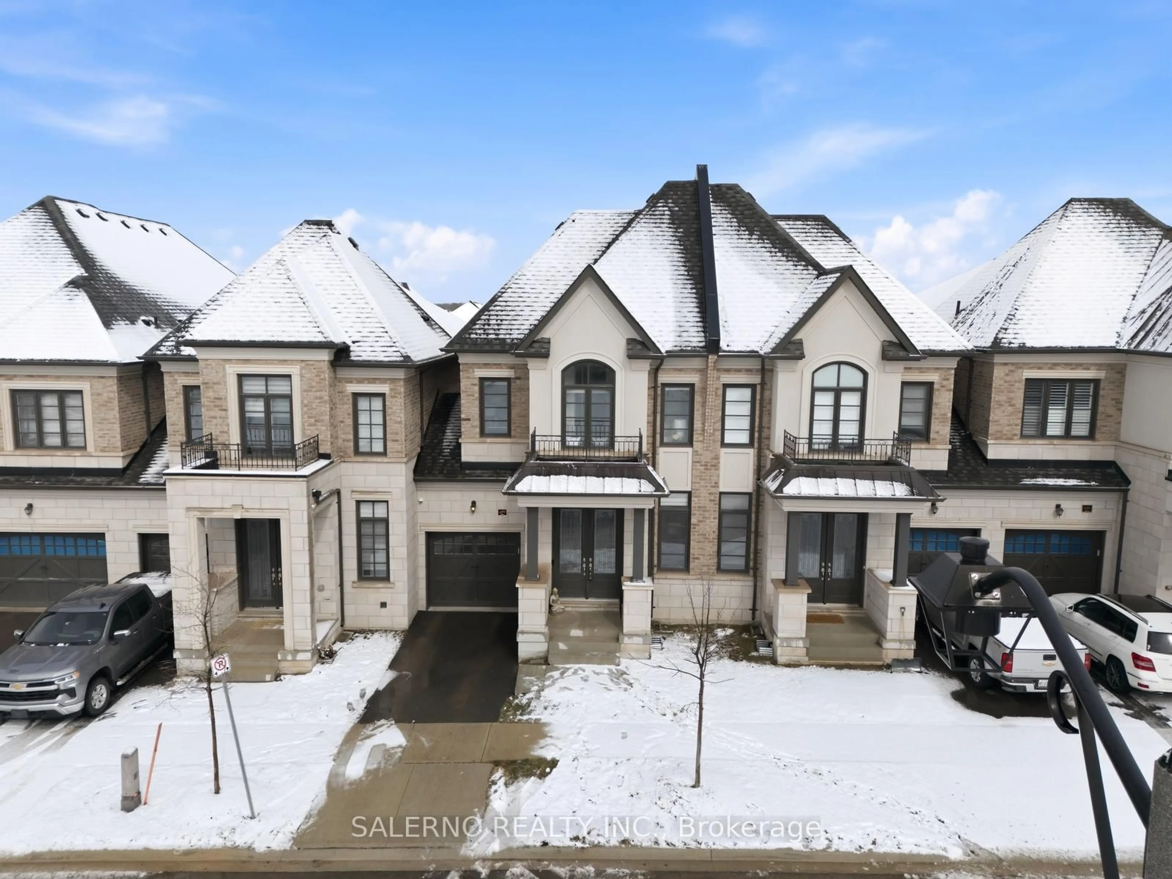 A pic from outside/outdoor area/front of a property/back of a property/a pic from drone, street for 1277 Merton Rd, Oakville Ontario L6M 5M1