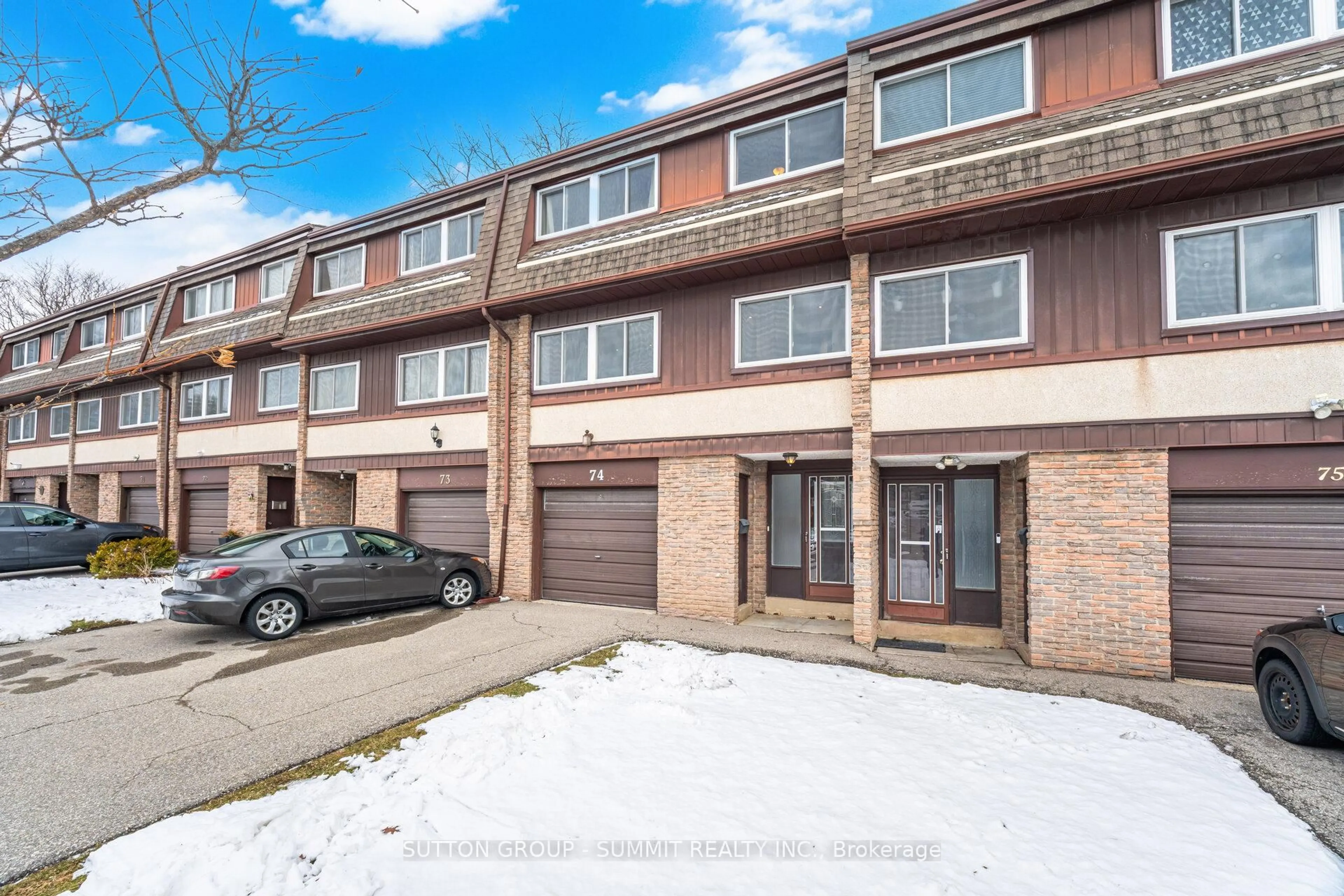 A pic from outside/outdoor area/front of a property/back of a property/a pic from drone, street for 7430 COPENHAGEN Rd #74, Mississauga Ontario L5H 2C4