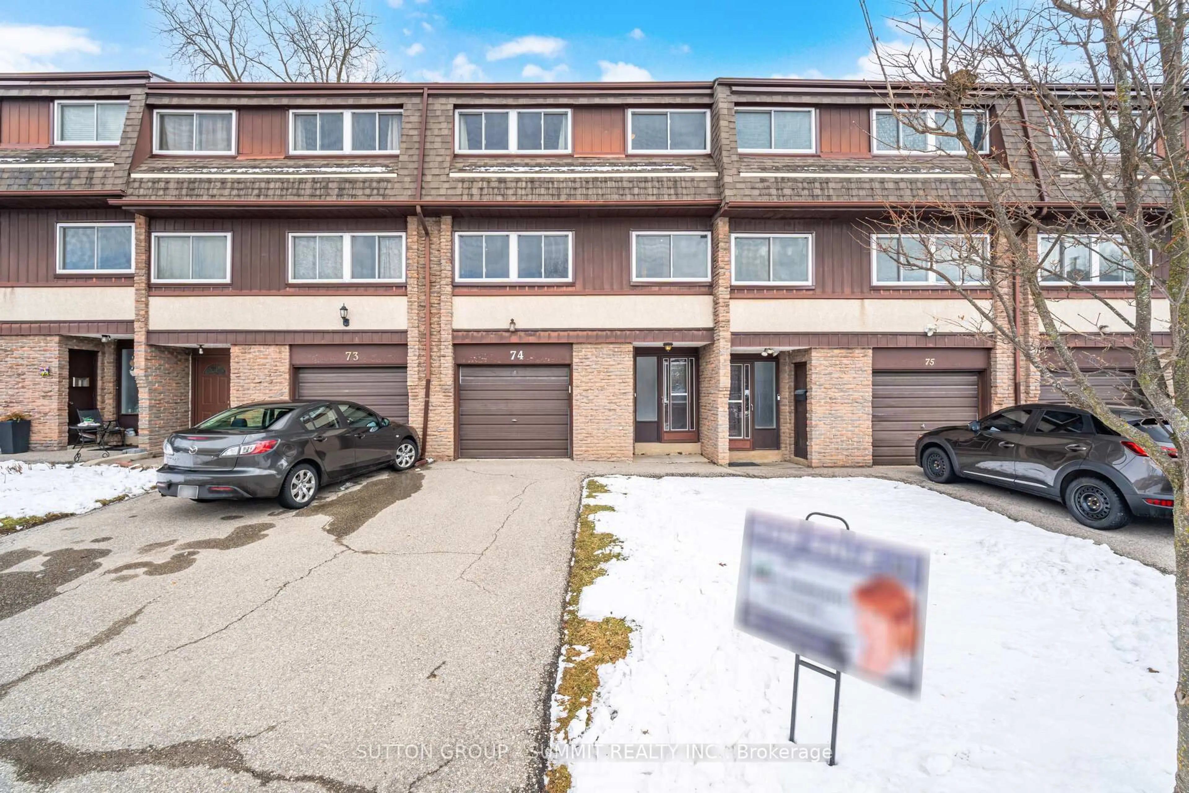 A pic from outside/outdoor area/front of a property/back of a property/a pic from drone, street for 7430 COPENHAGEN Rd #74, Mississauga Ontario L5H 2C4