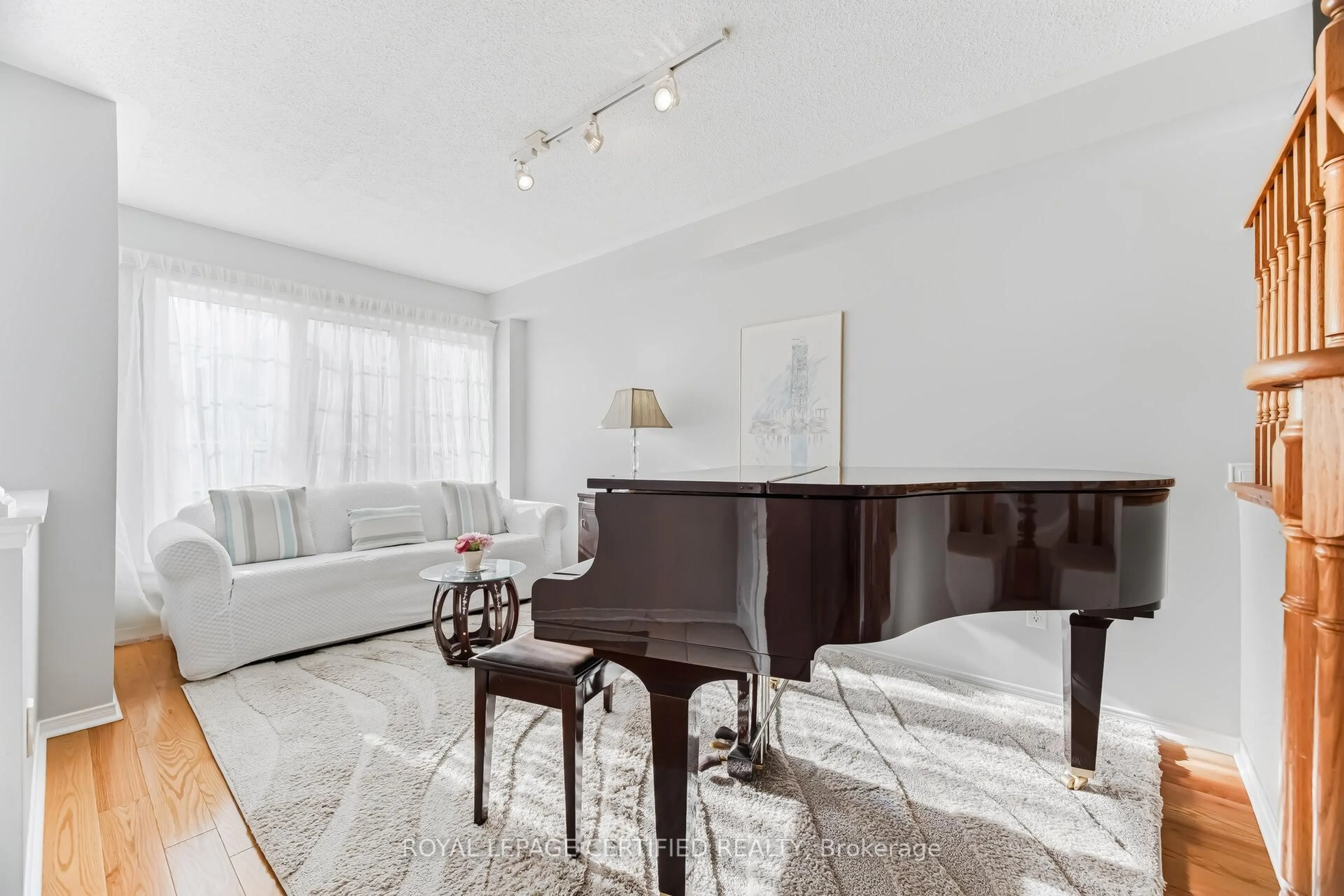 Living room with furniture, unknown for 3478 Covent Cres, Mississauga Ontario L5M 7K7