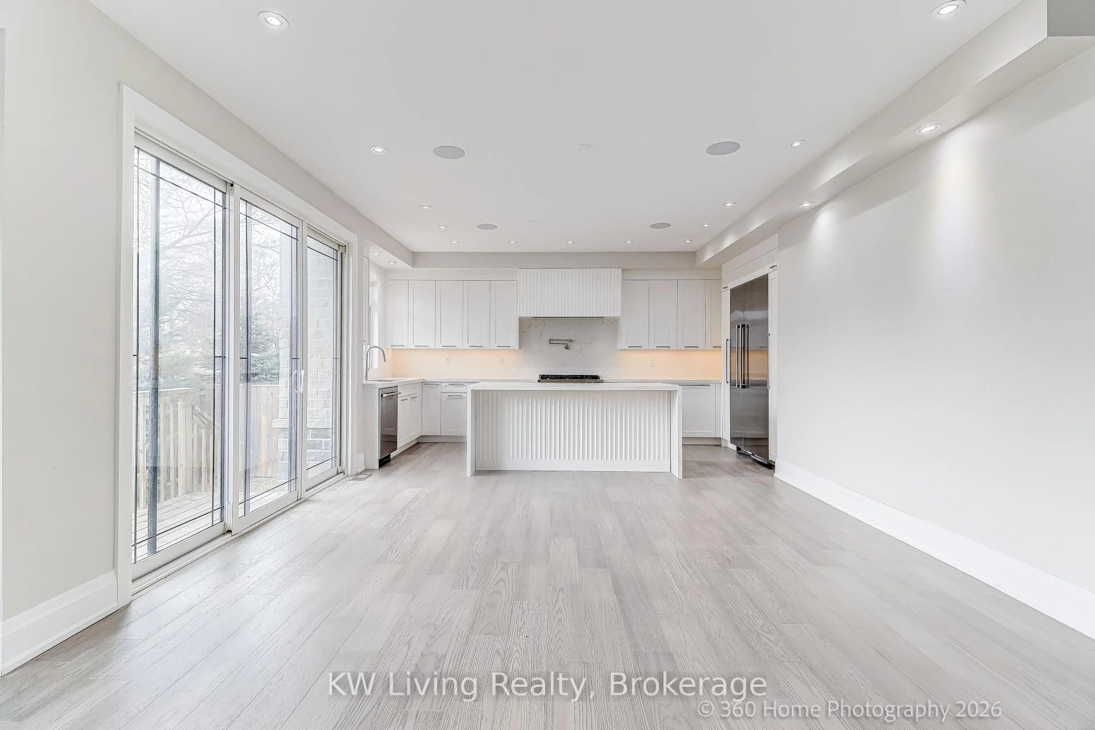 Open concept kitchen, unknown for 1550 Edencrest Dr, Mississauga Ontario L5E 0A5