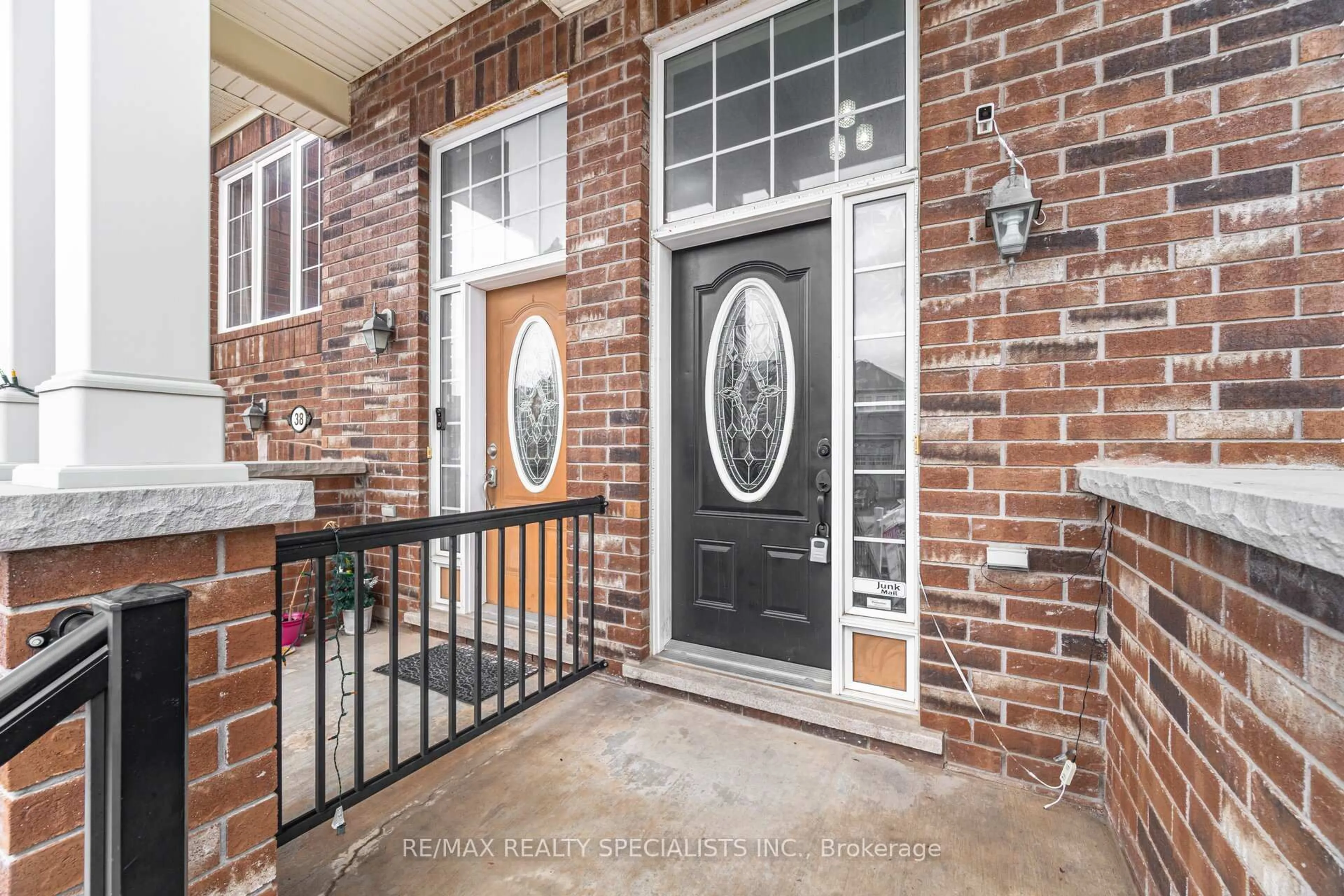 Indoor entryway for 36 Lathbury St, Brampton Ontario L7A 0R5