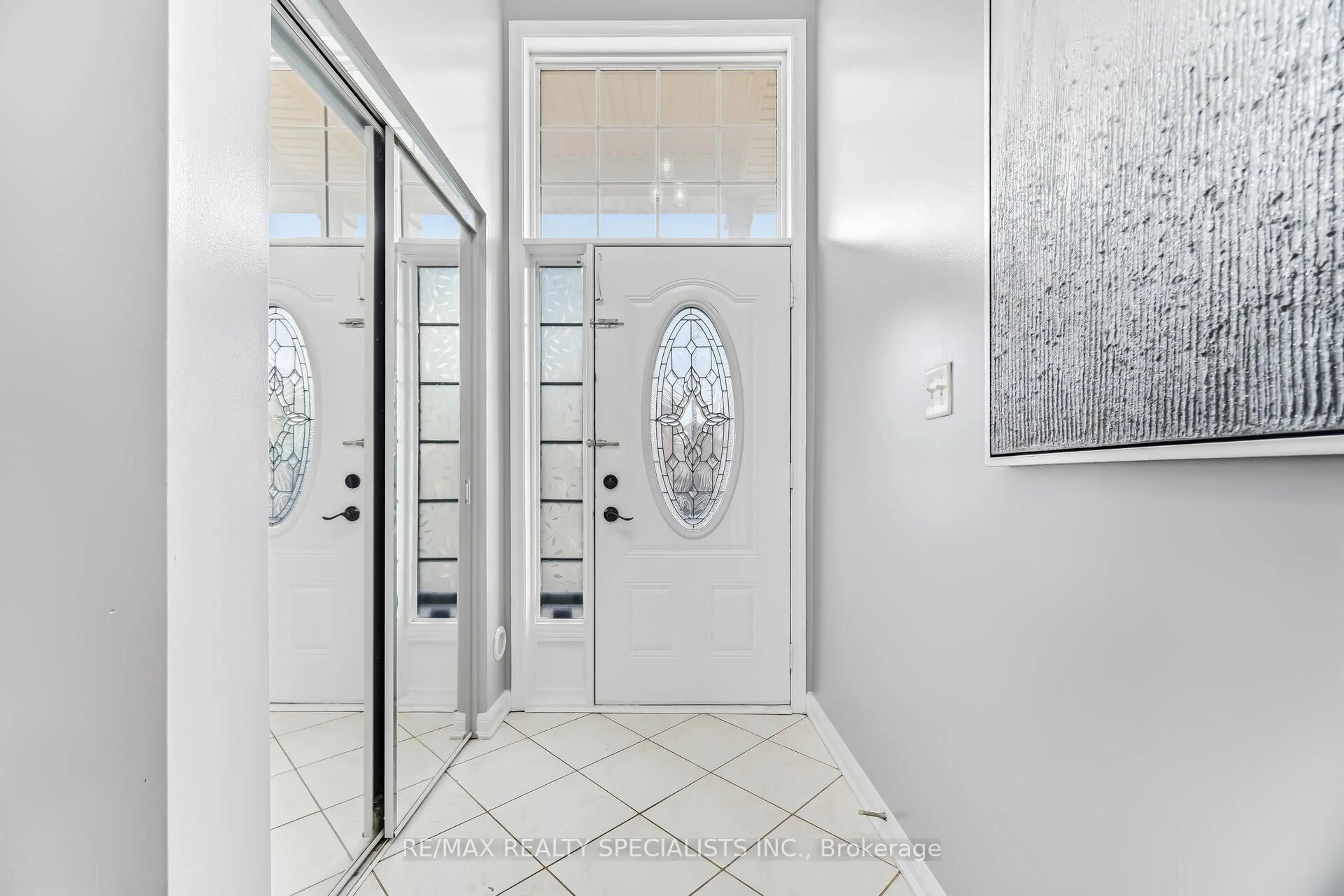 Indoor entryway for 36 Lathbury St, Brampton Ontario L7A 0R5