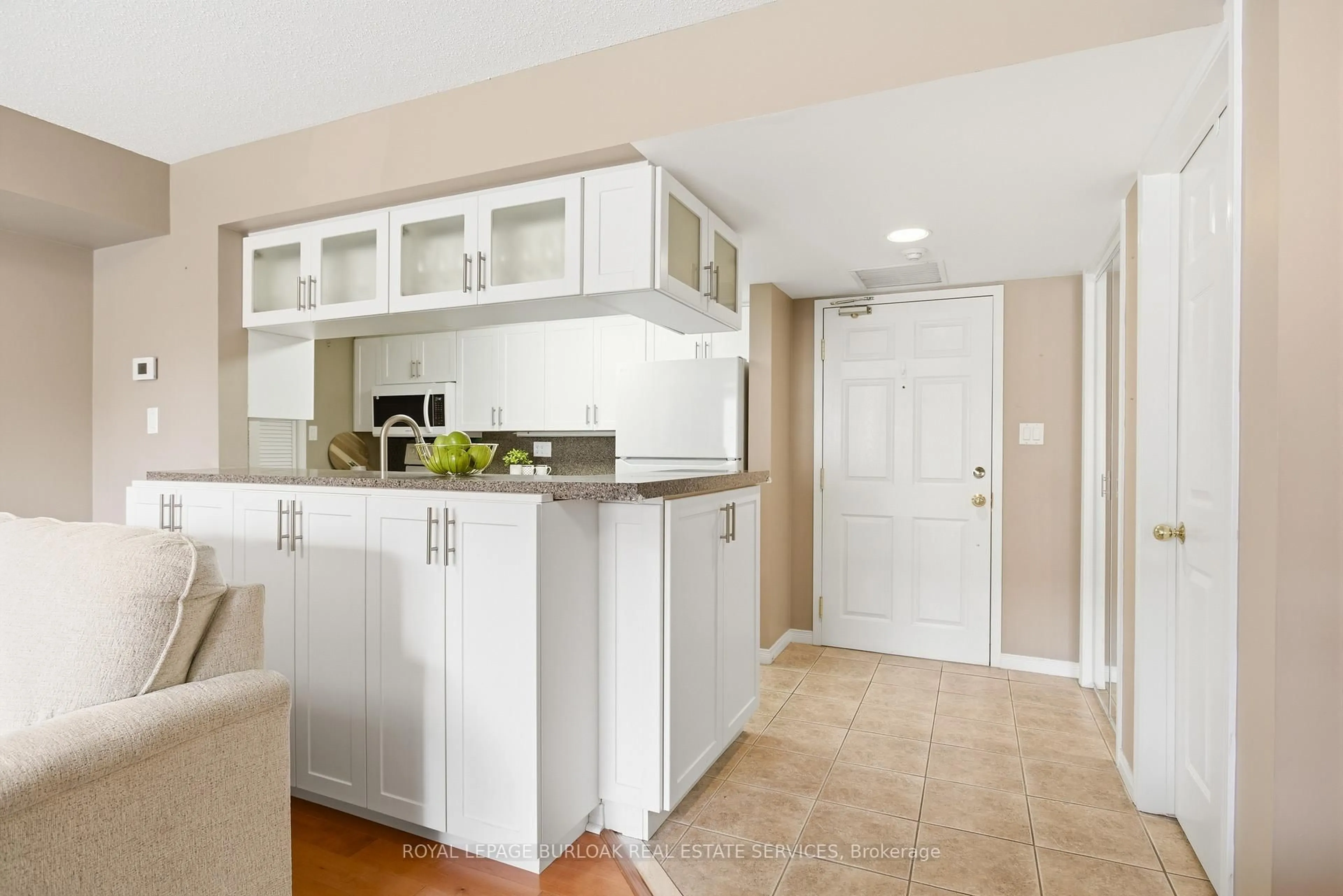 Open concept kitchen, ceramic/tile floor for 216 Plains Rd #F304, Burlington Ontario L7T 4M1