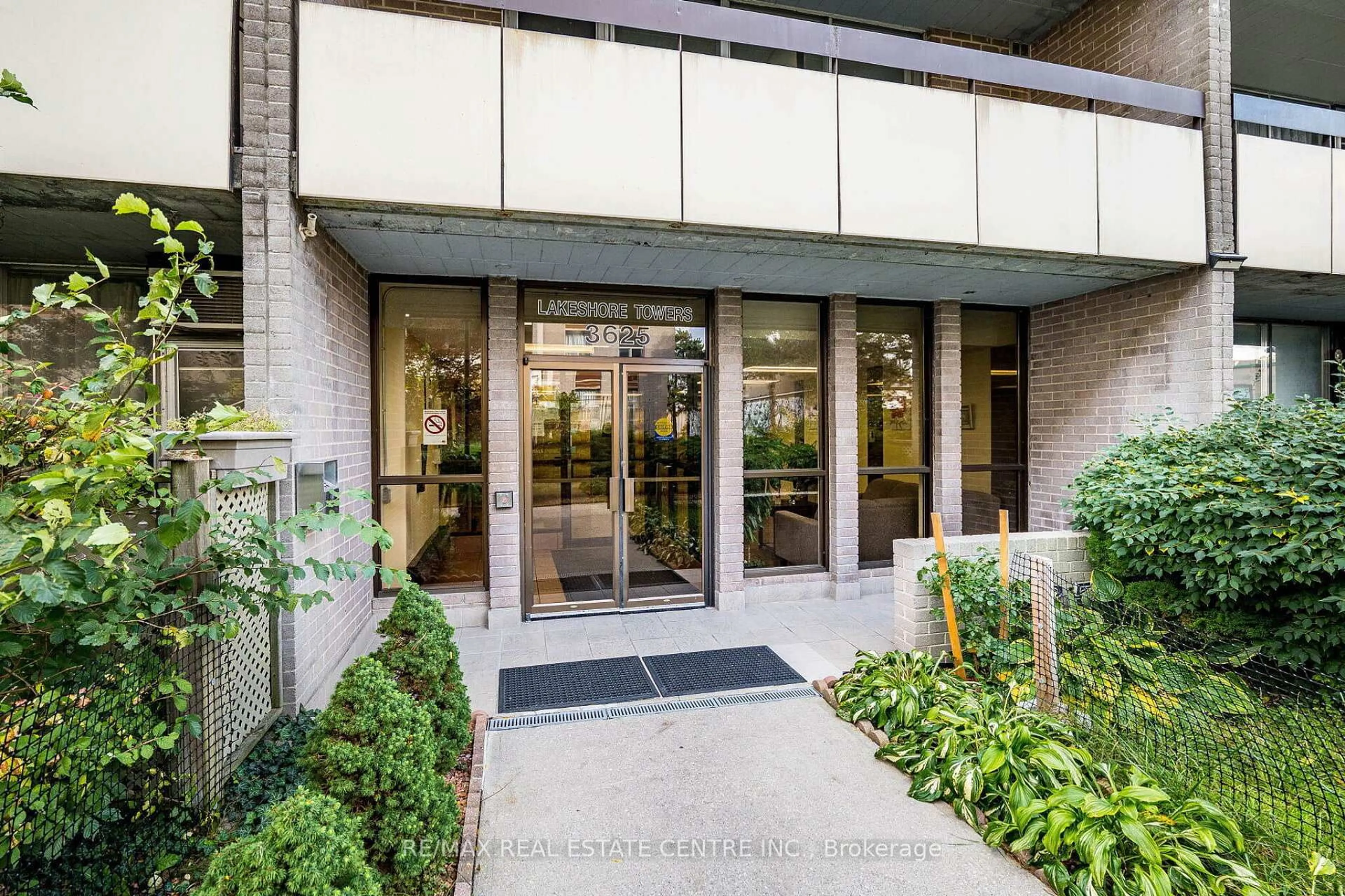 Indoor foyer for 3625 Lakeshore Blvd #Ph4/604, Toronto Ontario M8W 4W2