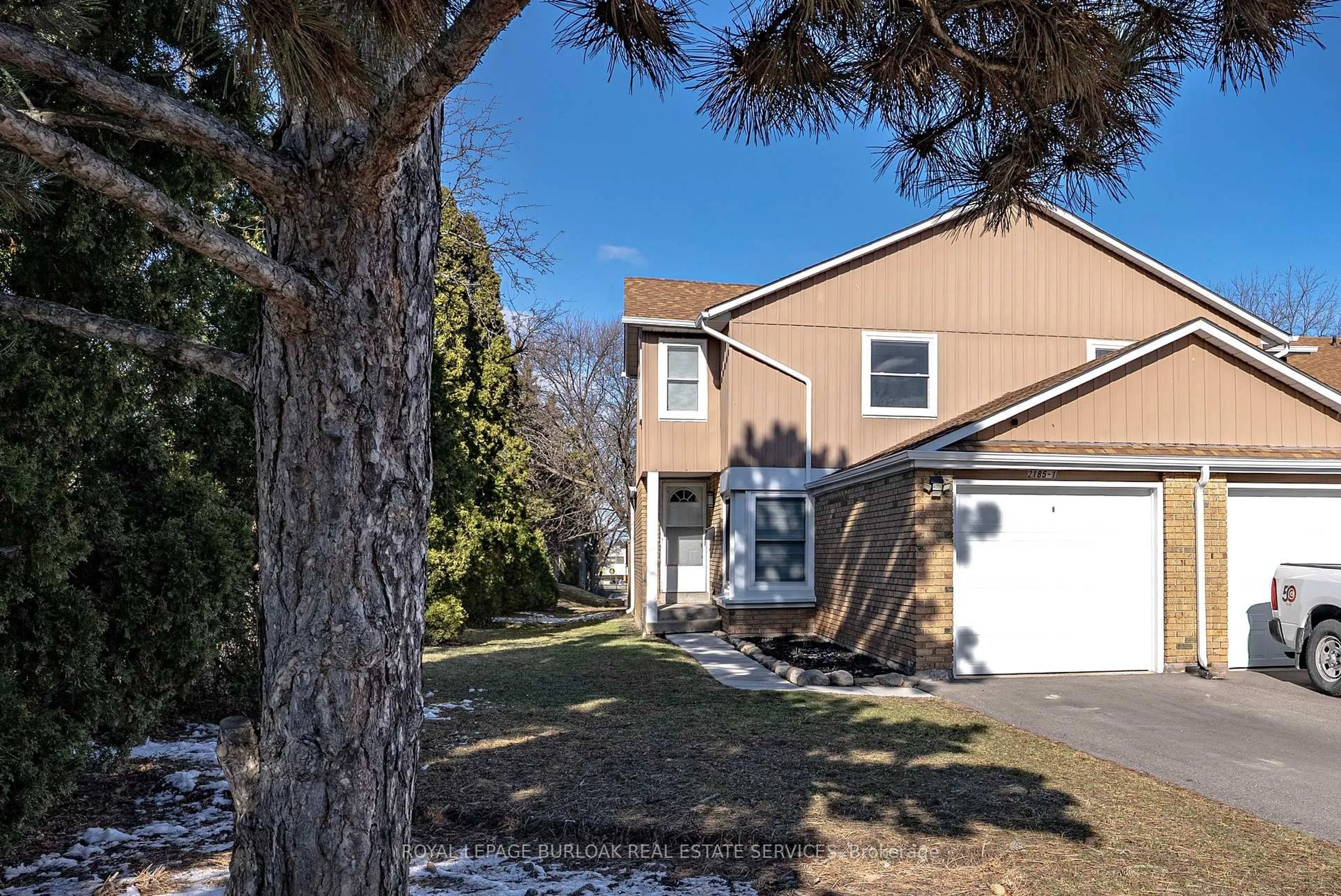 A pic from outside/outdoor area/front of a property/back of a property/a pic from drone, street for 2185 Fairchild Blvd #1, Burlington Ontario L7P 3P6