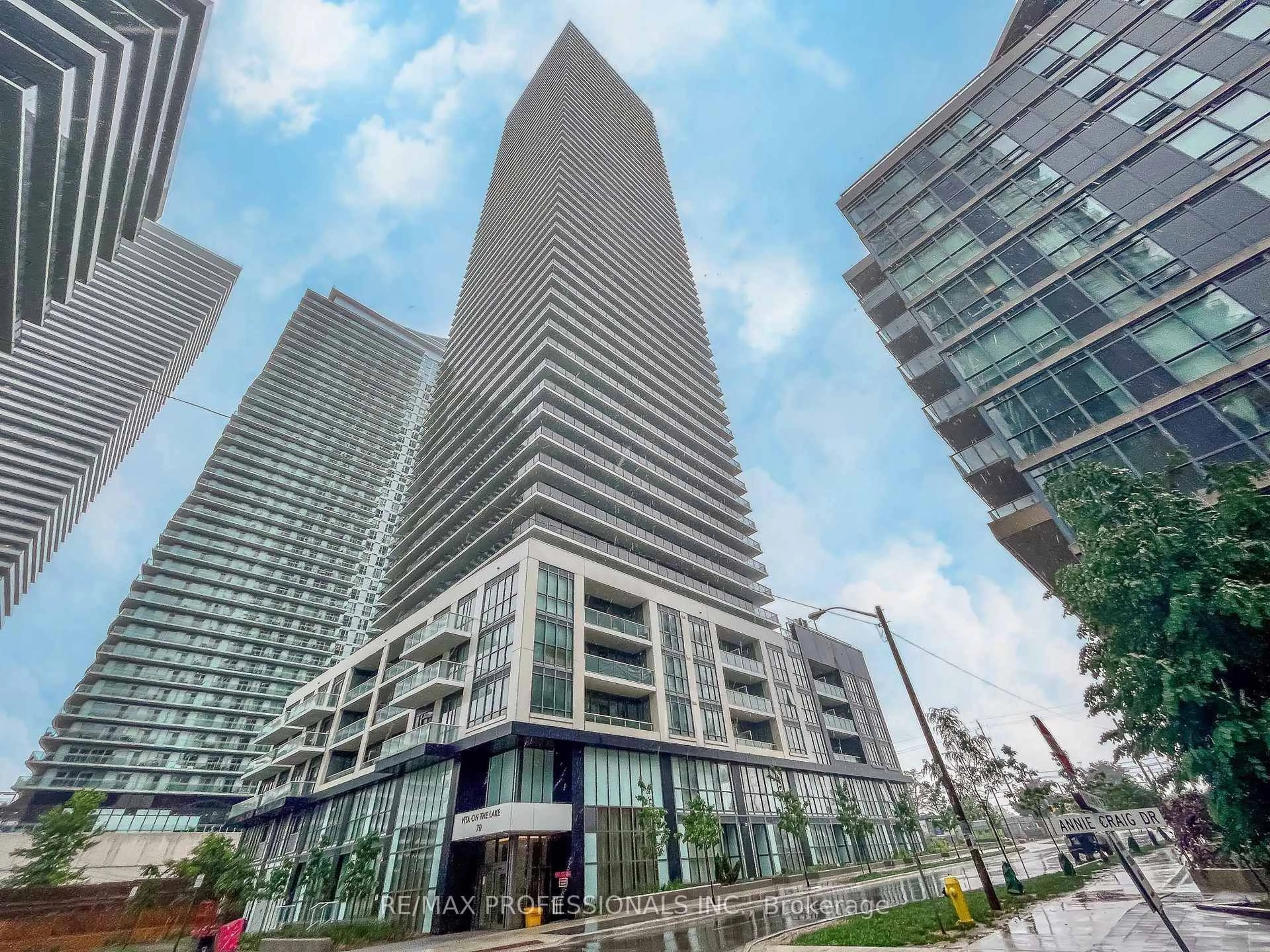 Indoor foyer for 70 Annie Craig Dr #5406, Toronto Ontario M8V 0G2