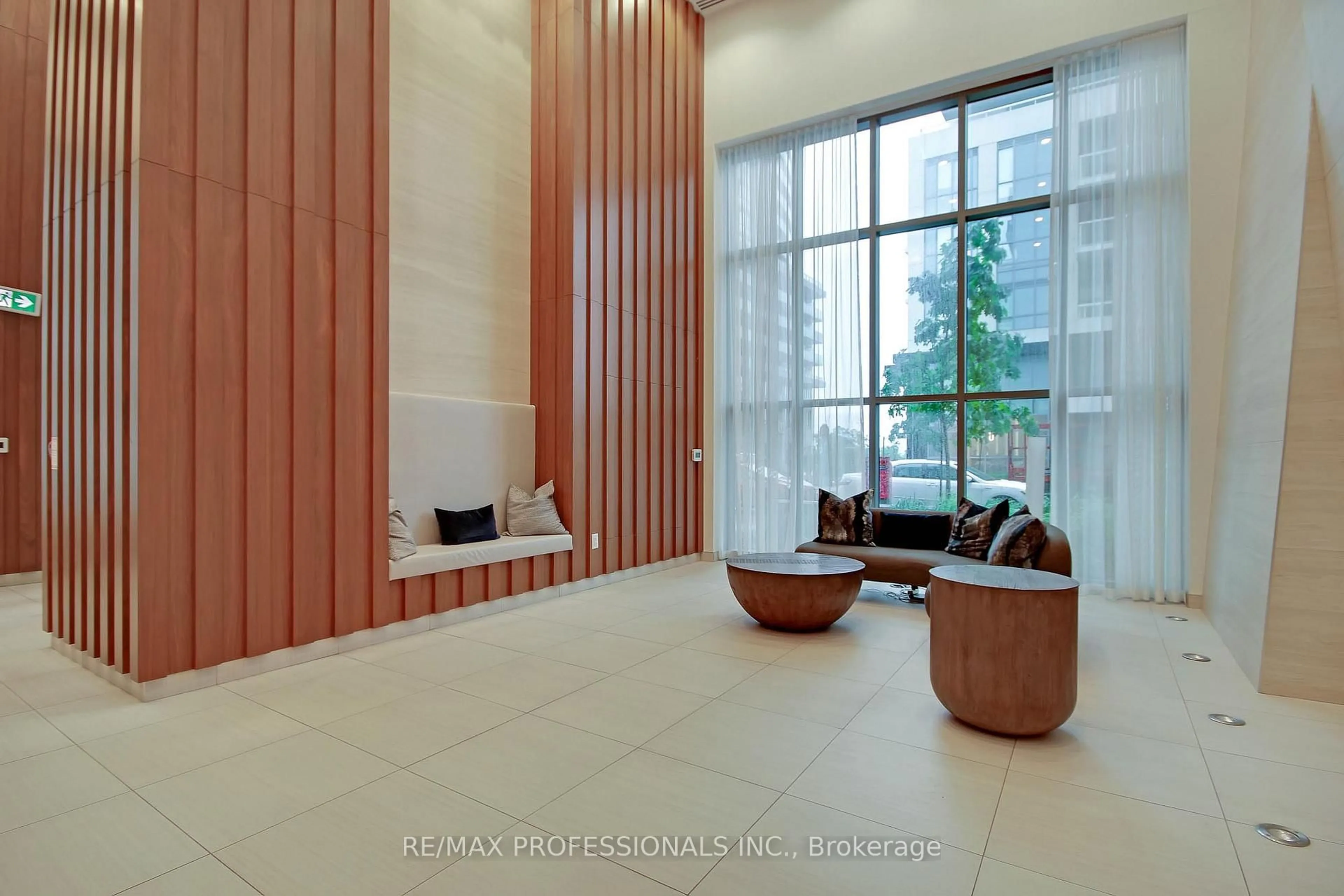 Indoor foyer for 70 Annie Craig Dr #5406, Toronto Ontario M8V 0G2