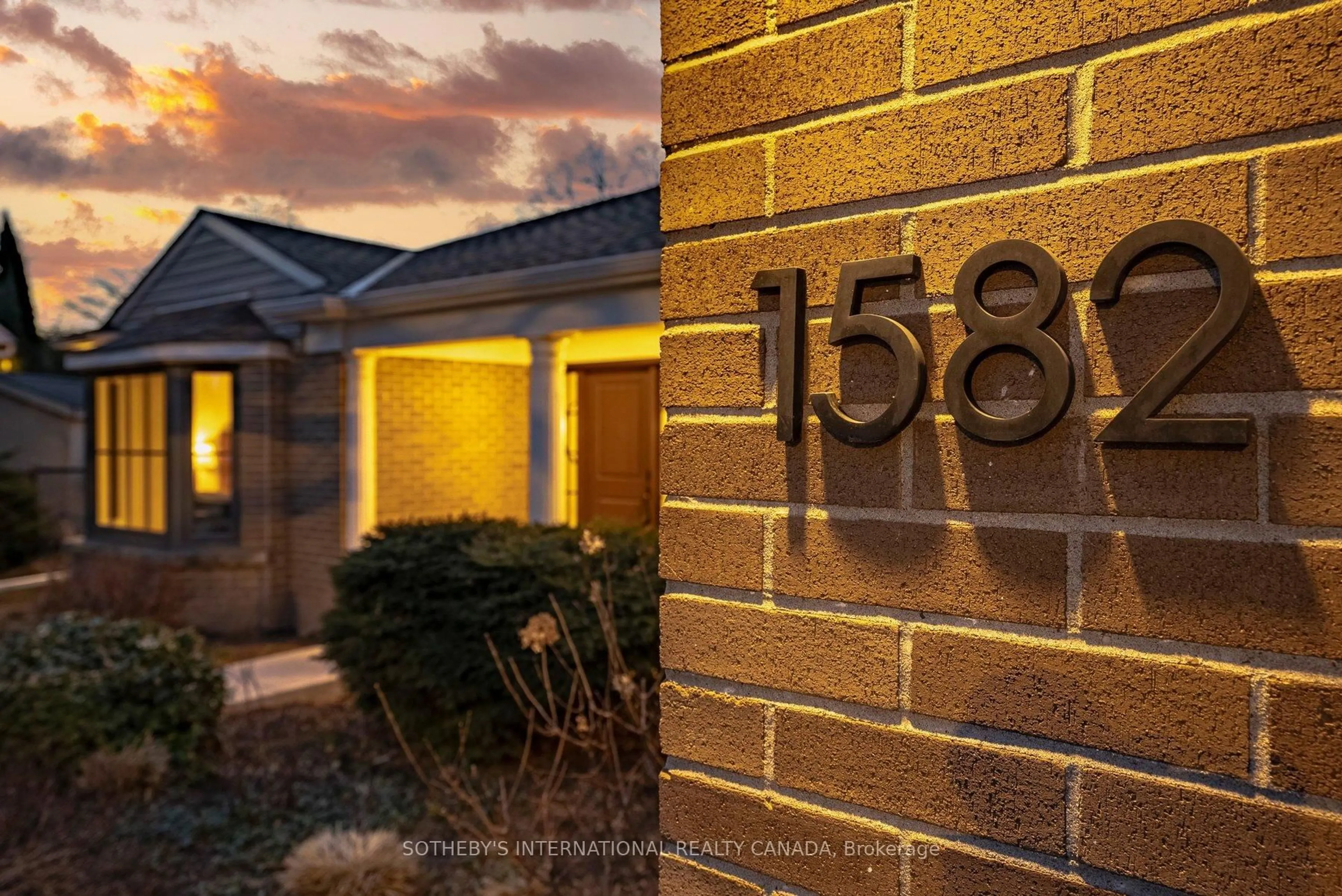 Home with brick exterior material, street for 1582 Frontenac Pl, Burlington Ontario L7P 1M6