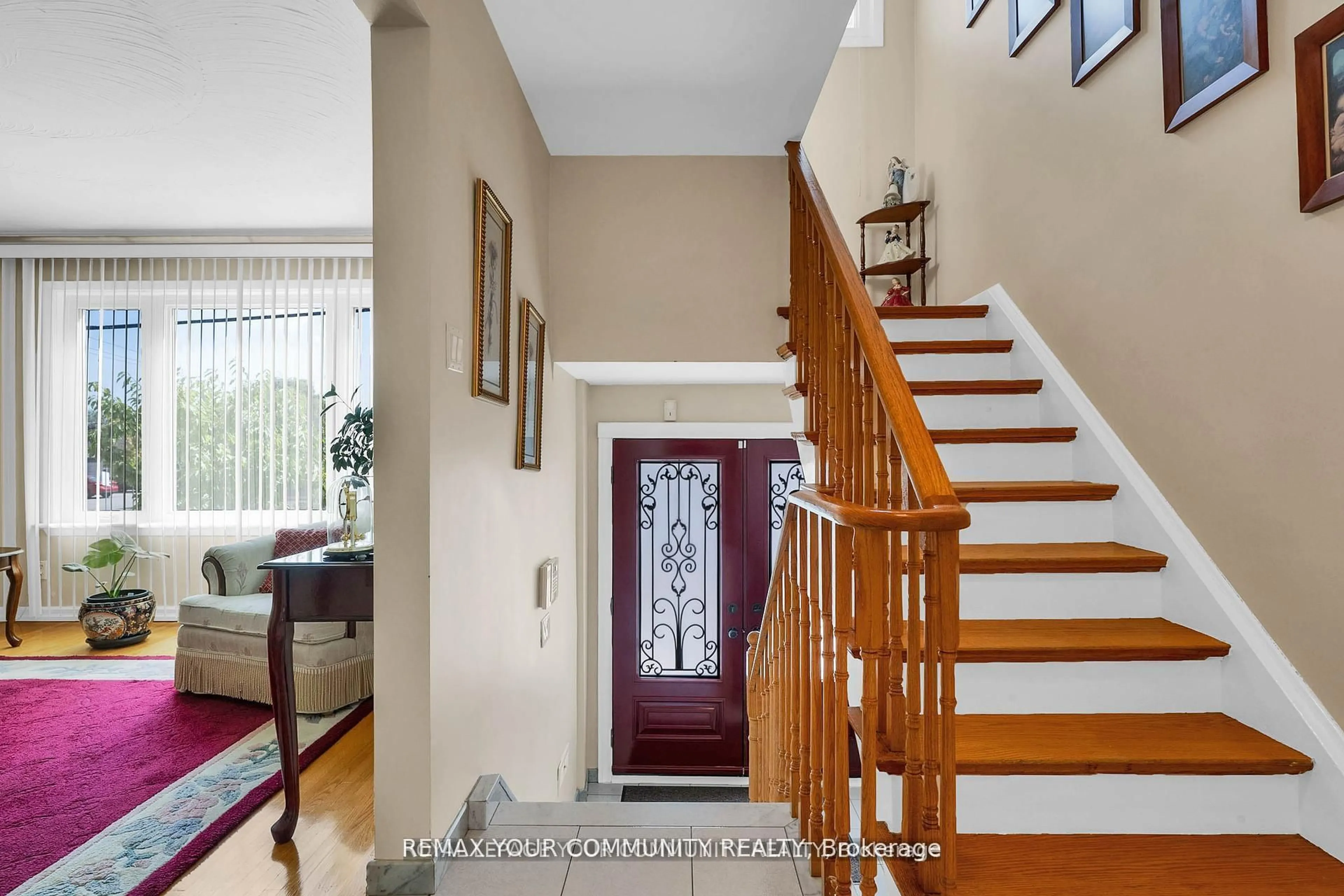 Indoor foyer for 119 Dalrymple Dr, Toronto Ontario M6N 4S2