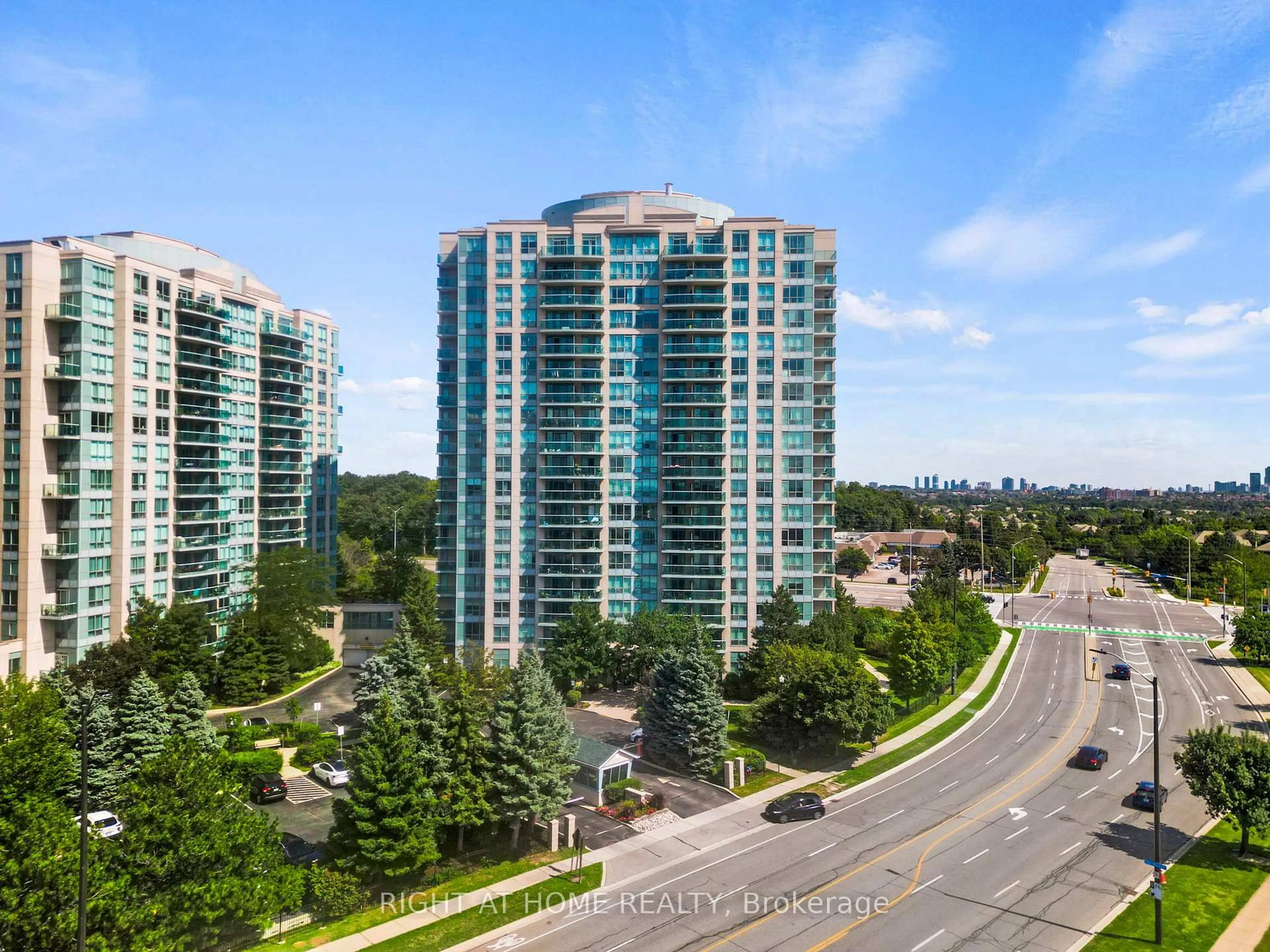 A pic from outside/outdoor area/front of a property/back of a property/a pic from drone, city buildings view from balcony for 2545 Erin Centre Blvd #1611, Mississauga Ontario L5M 6Z9