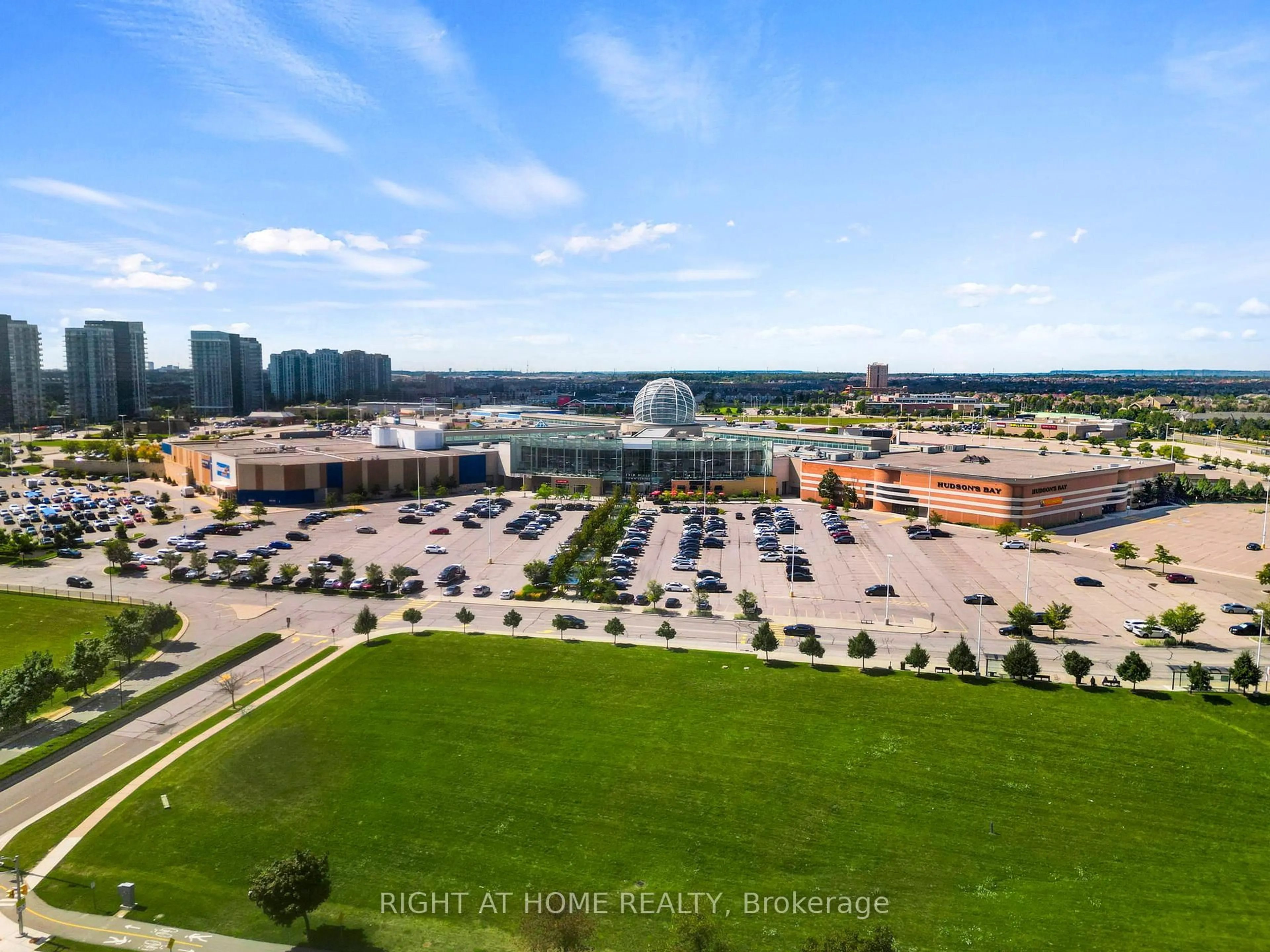 A pic from outside/outdoor area/front of a property/back of a property/a pic from drone, city buildings view from balcony for 2545 Erin Centre Blvd #1611, Mississauga Ontario L5M 6Z9