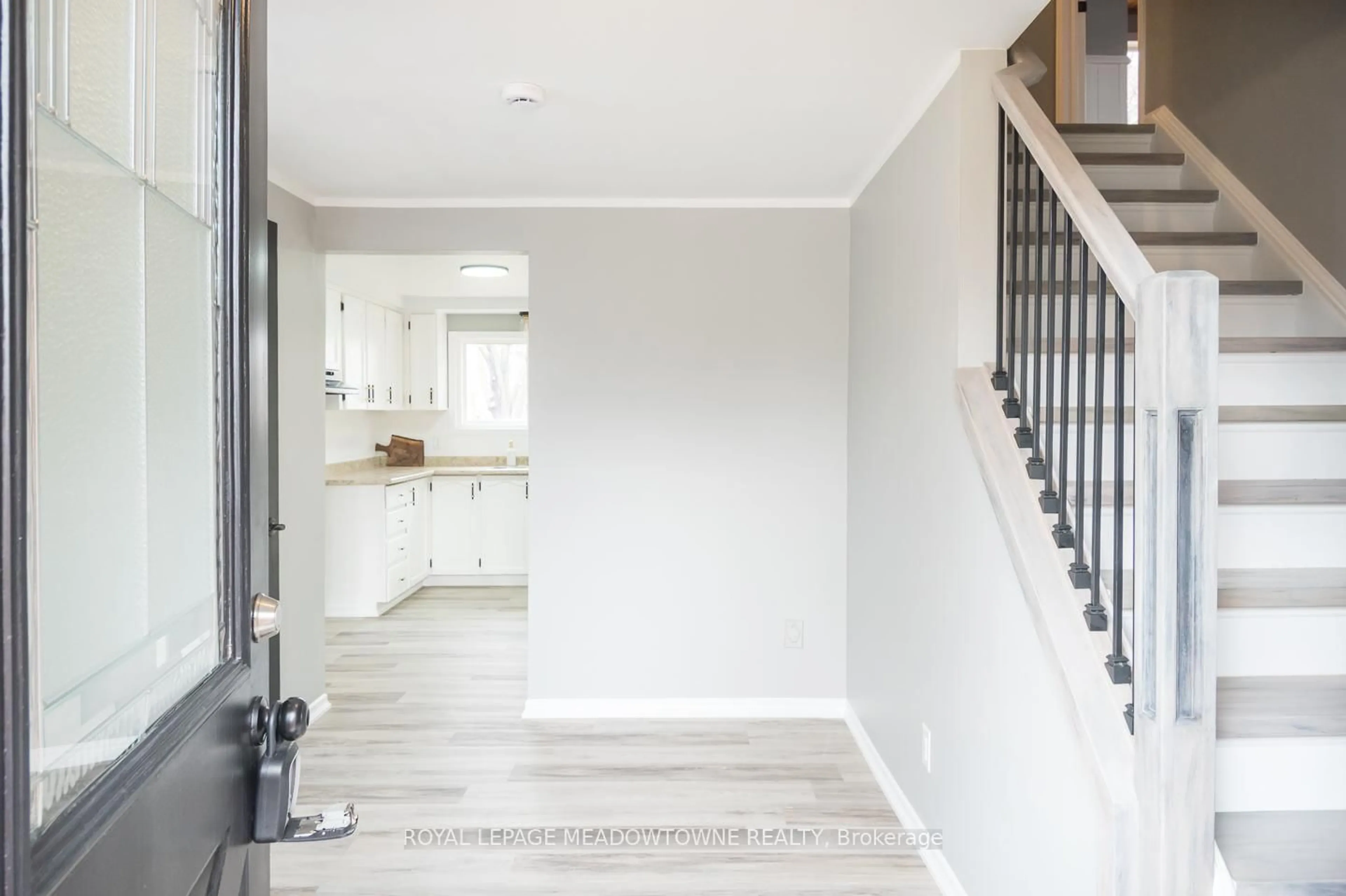 Indoor entryway for 877 Anderson Ave, Milton Ontario L9T 4Y5