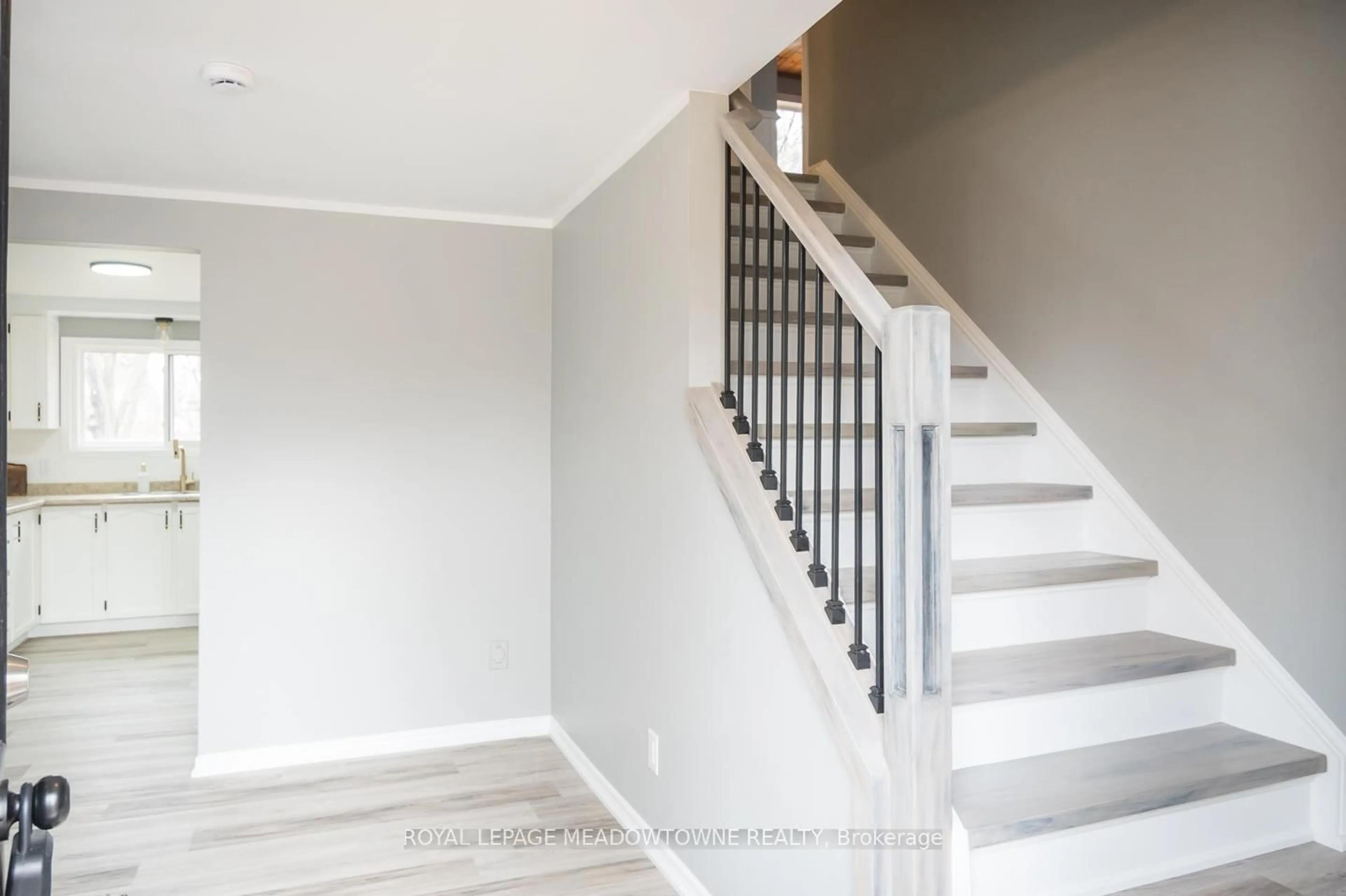 Stairs for 877 Anderson Ave, Milton Ontario L9T 4Y5