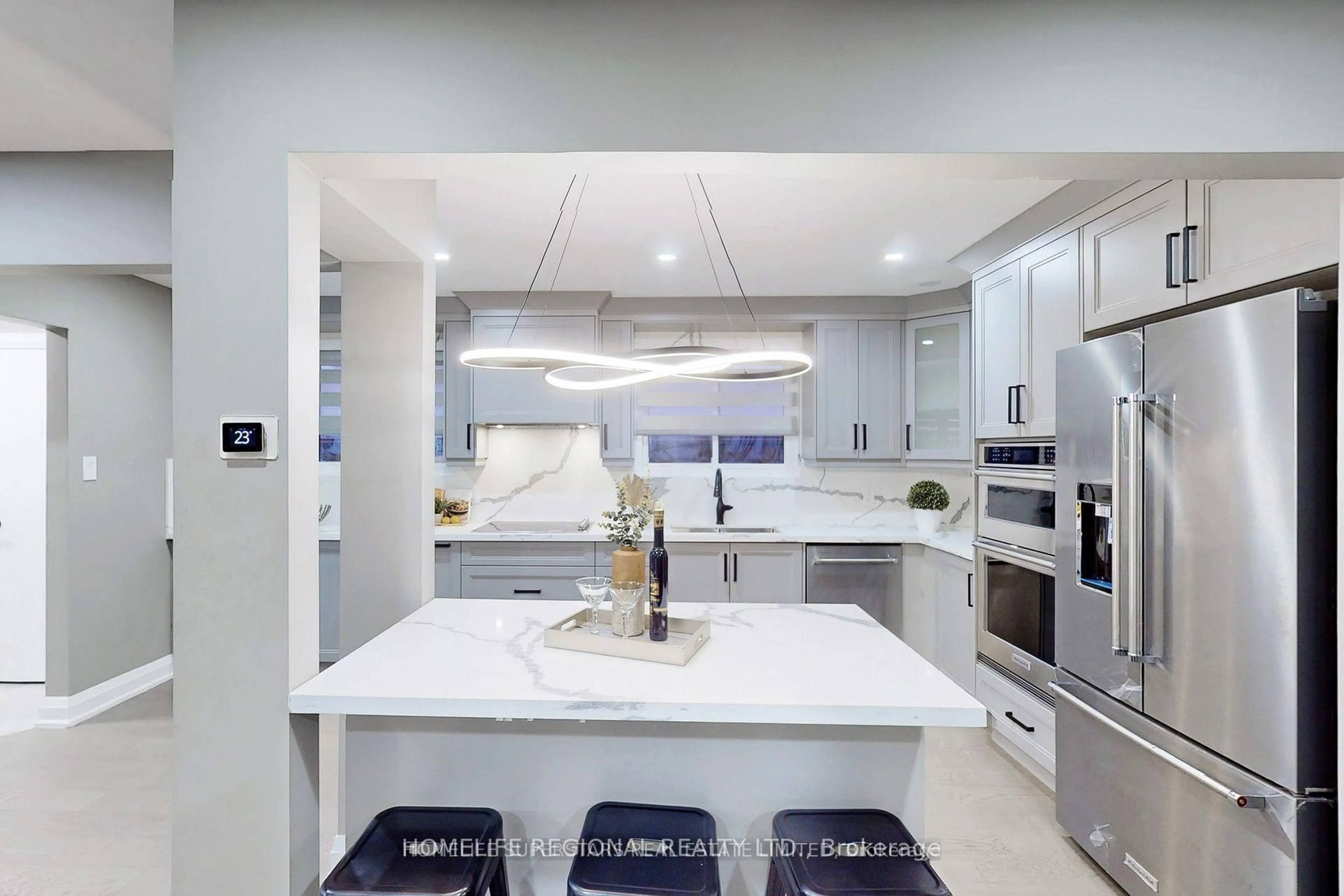 Contemporary kitchen, ceramic/tile floor for 7537 Lully Crt, Mississauga Ontario L4T 2P2