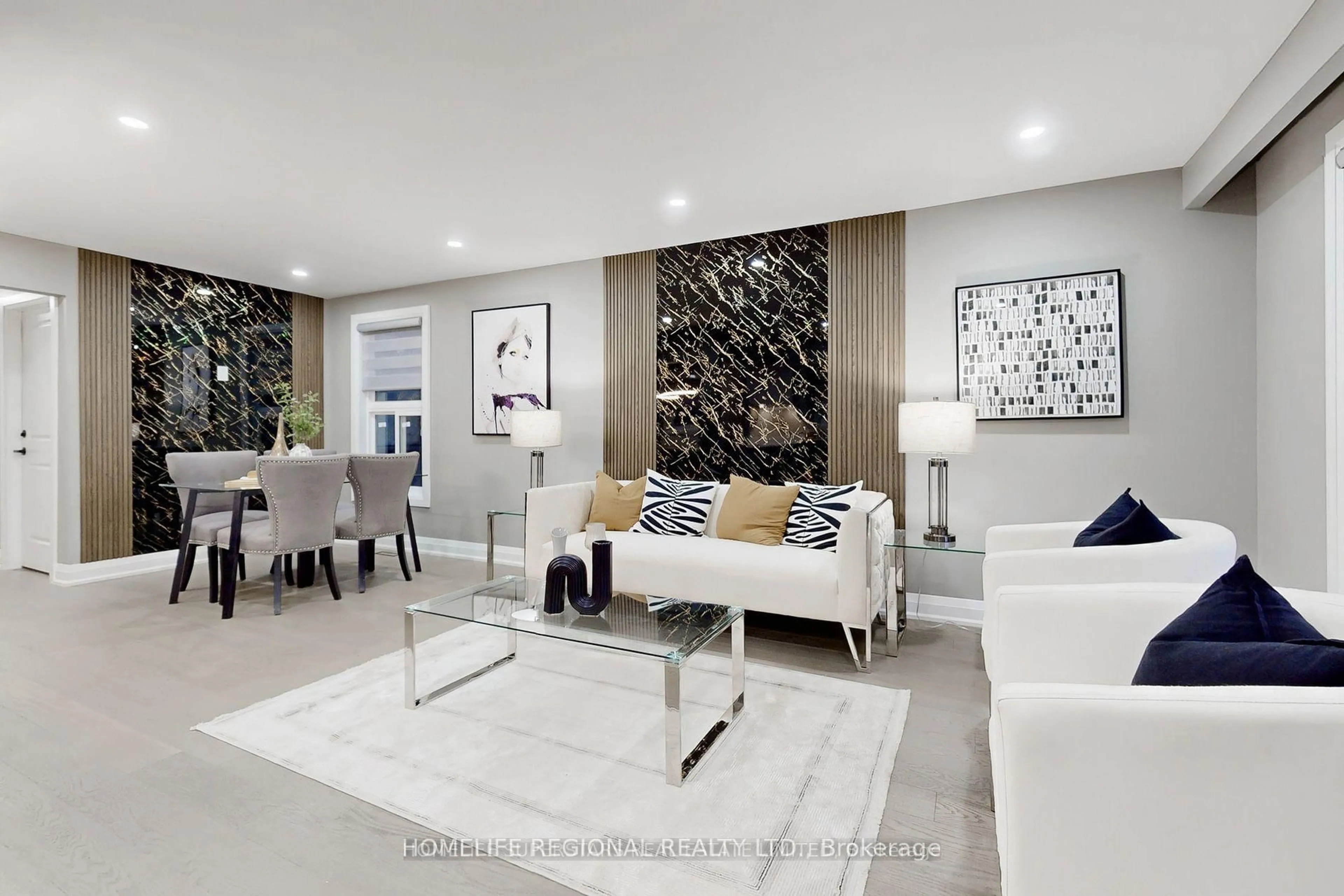 Living room with furniture, unknown for 7537 Lully Crt, Mississauga Ontario L4T 2P2