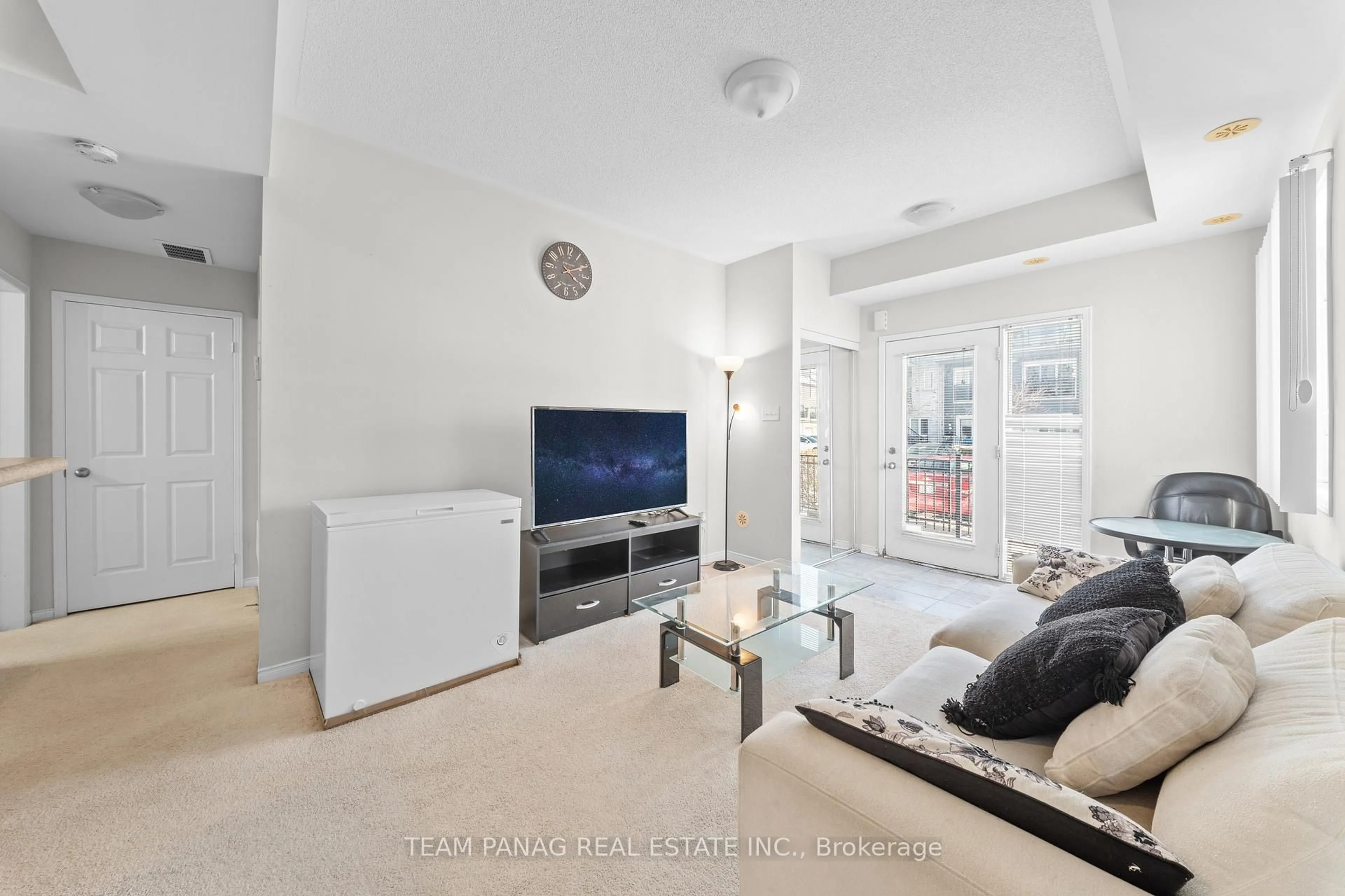 Living room with furniture, floor is not visible for 60 Fairwood Circ #85, Brampton Ontario L6R 0Y6