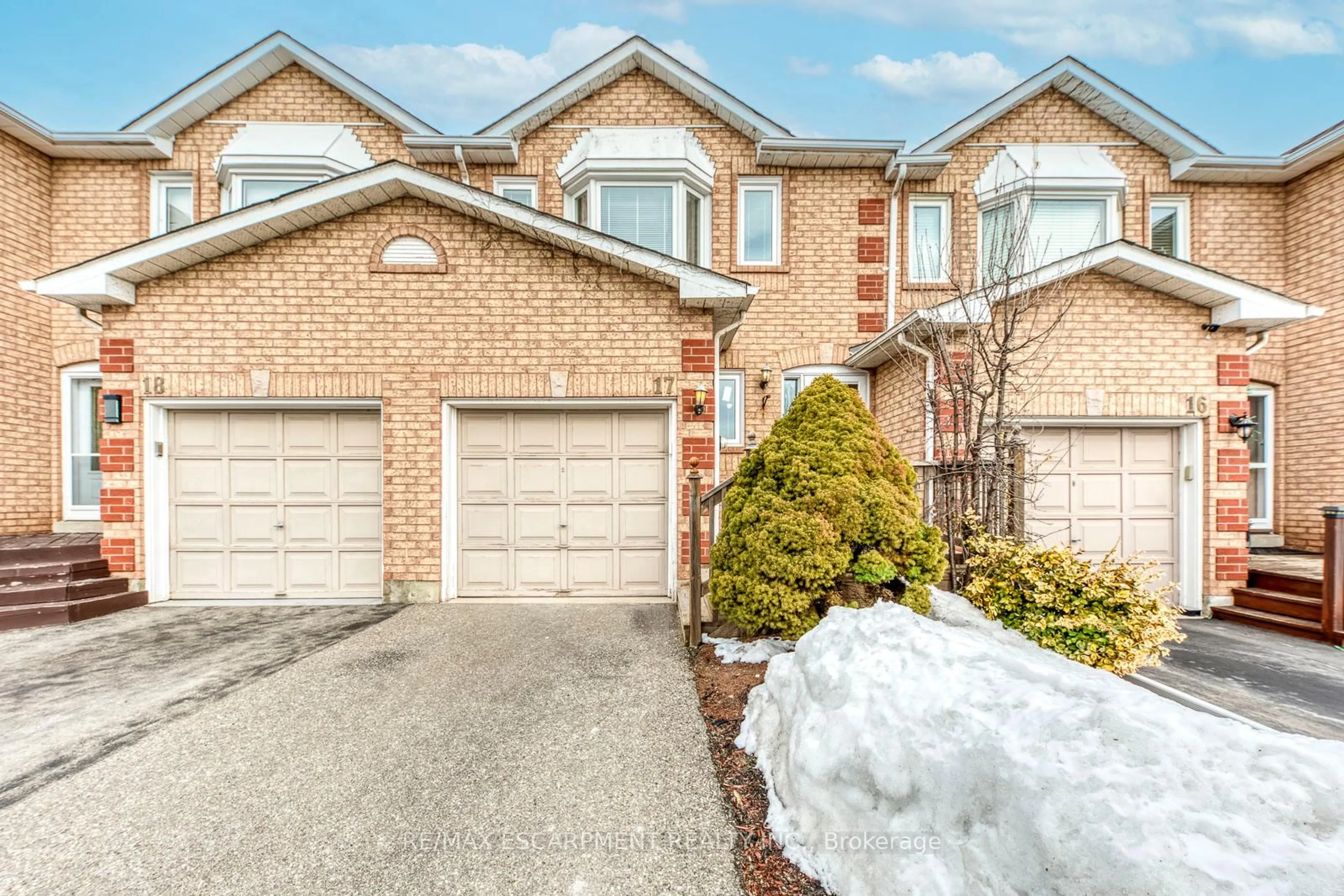 Home with brick exterior material, street for 2350 Grand Ravine Dr #17, Oakville Ontario L6H 6E2
