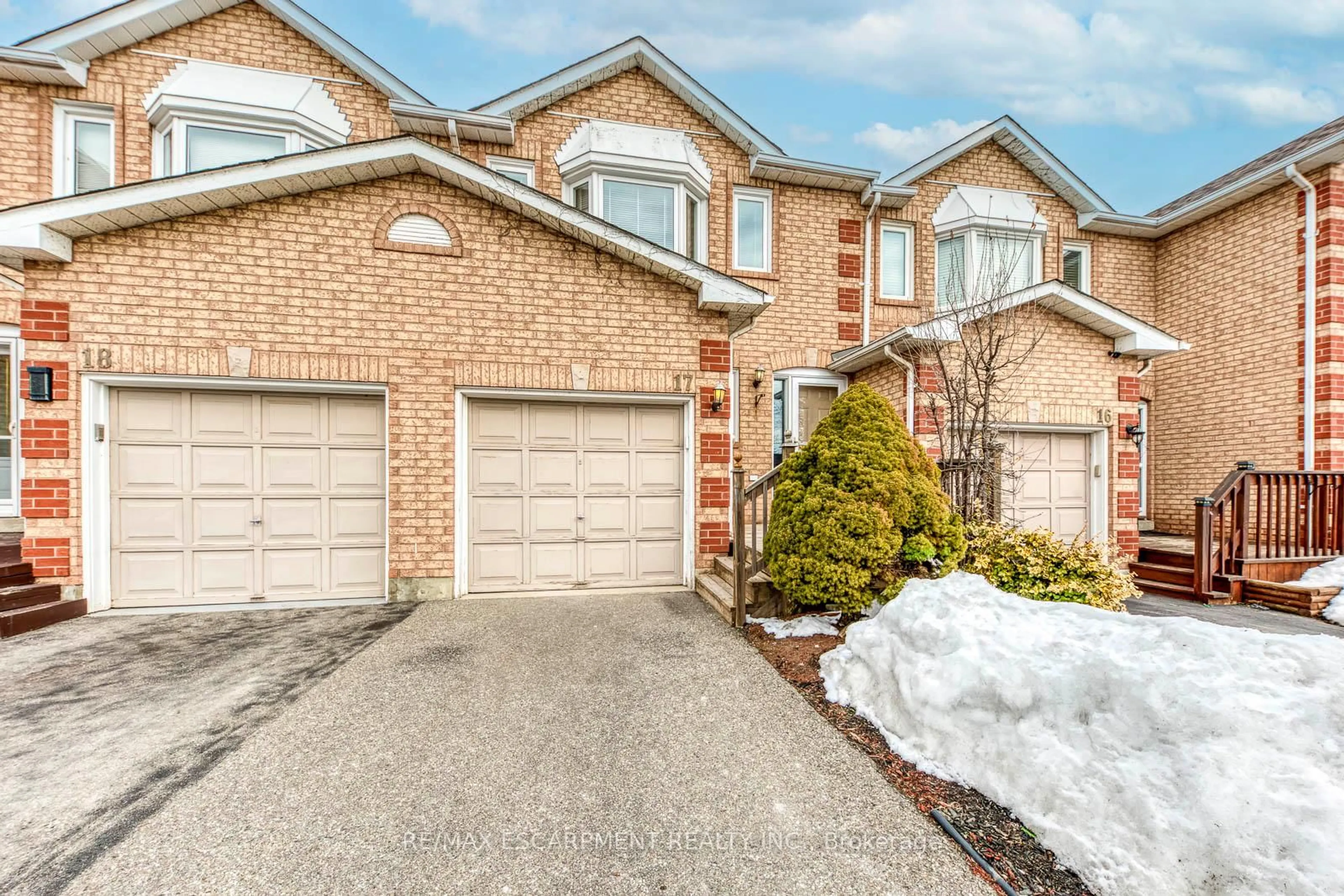 Home with brick exterior material, street for 2350 Grand Ravine Dr #17, Oakville Ontario L6H 6E2