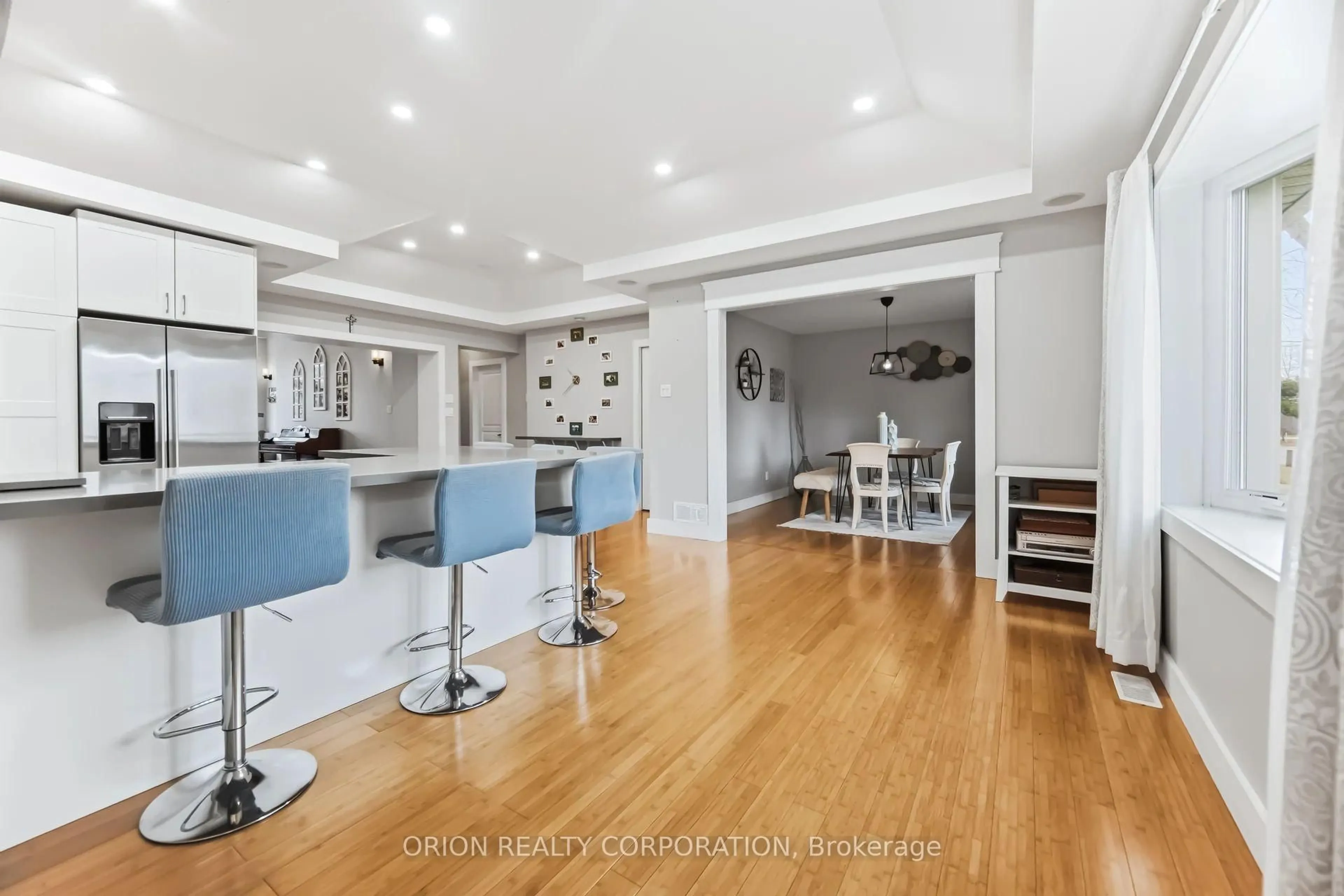 Open concept kitchen, unknown for 40 Briarwood Ave, Mississauga Ontario L5G 3N6