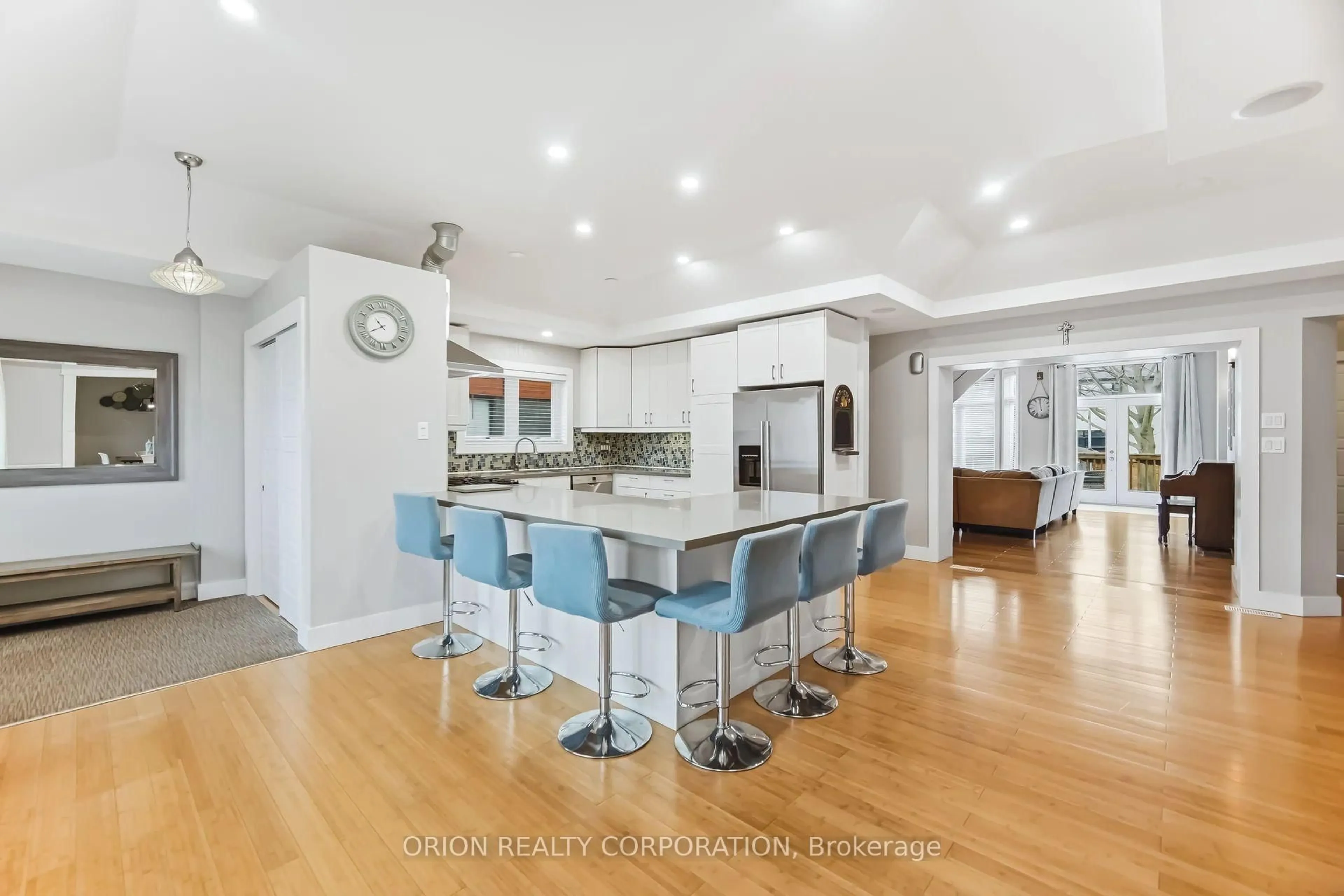 Open concept kitchen, unknown for 40 Briarwood Ave, Mississauga Ontario L5G 3N6