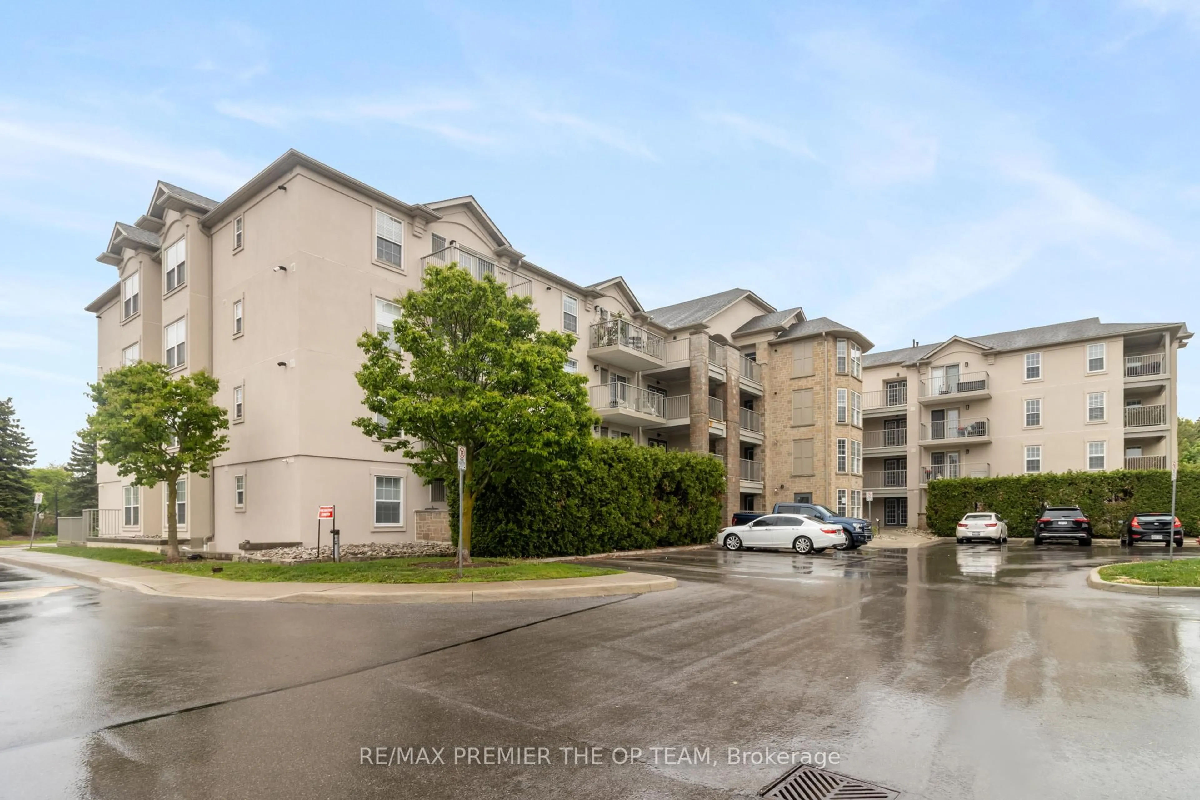 A pic from outside/outdoor area/front of a property/back of a property/a pic from drone, unknown for 1440 Bishops Gate #404, Oakville Ontario L6M 4M9
