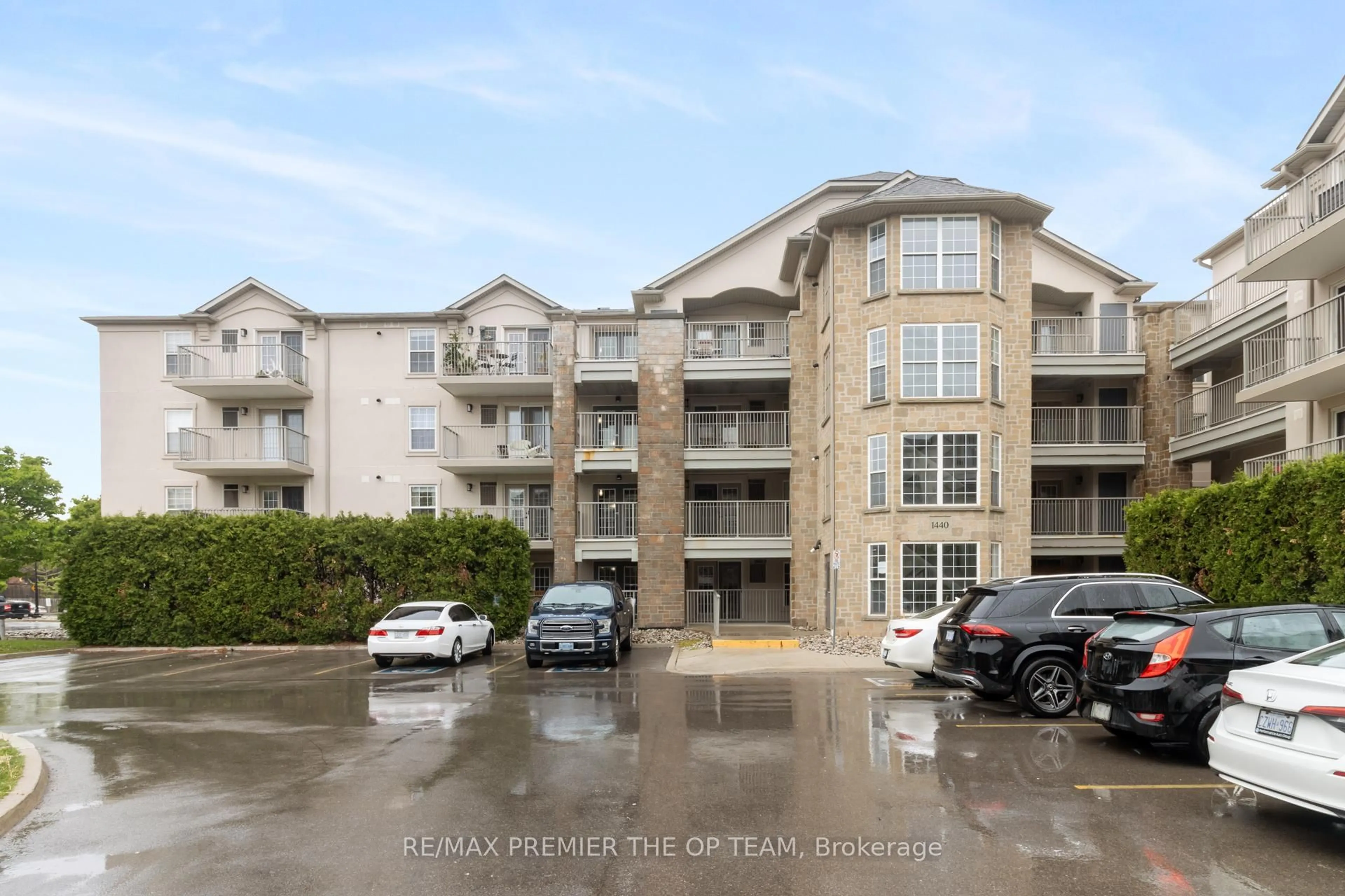 Unknown for 1440 Bishops Gate #404, Oakville Ontario L6M 4M9