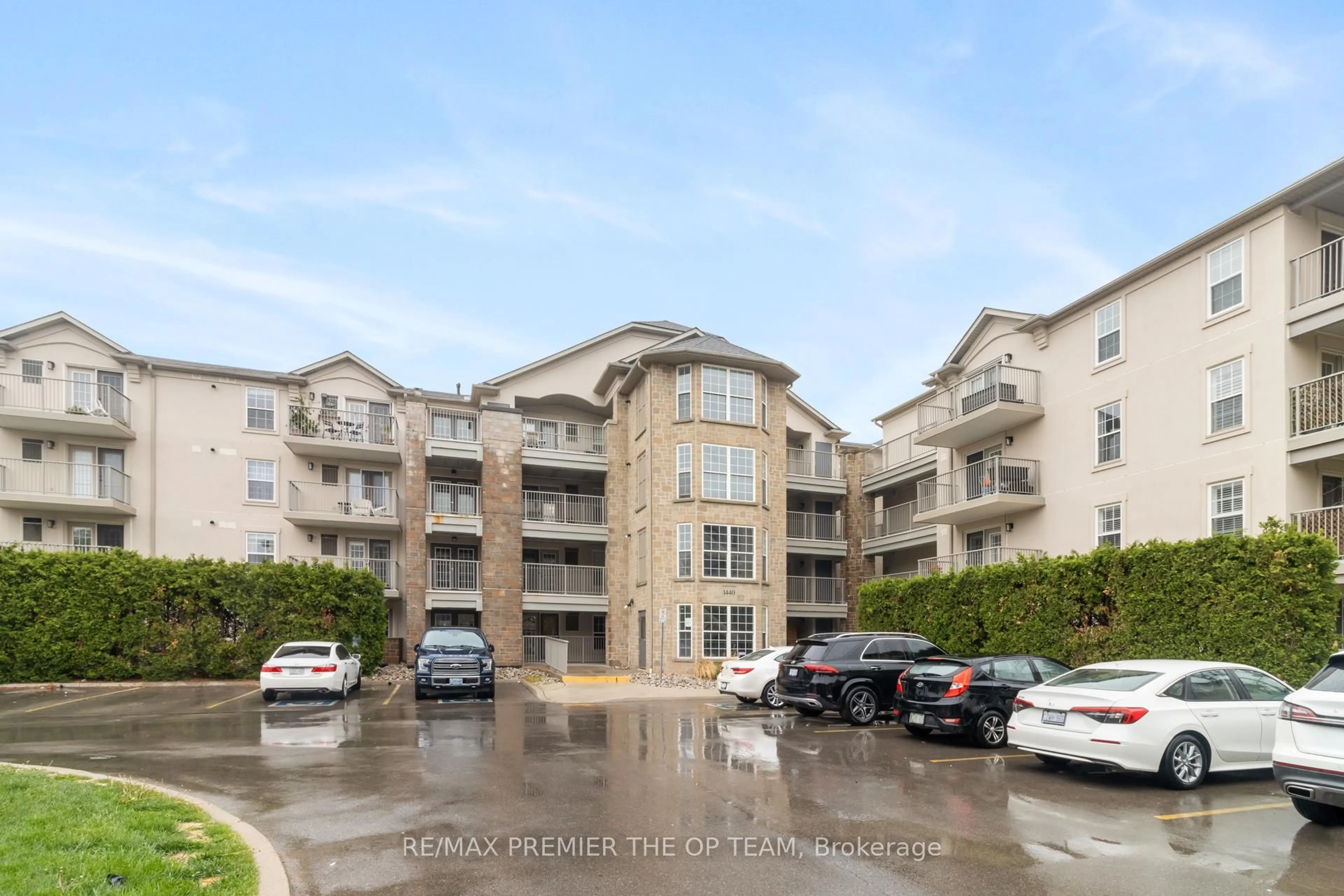 A pic from outside/outdoor area/front of a property/back of a property/a pic from drone, water/lake/river/ocean view for 1440 Bishops Gate #404, Oakville Ontario L6M 4M9