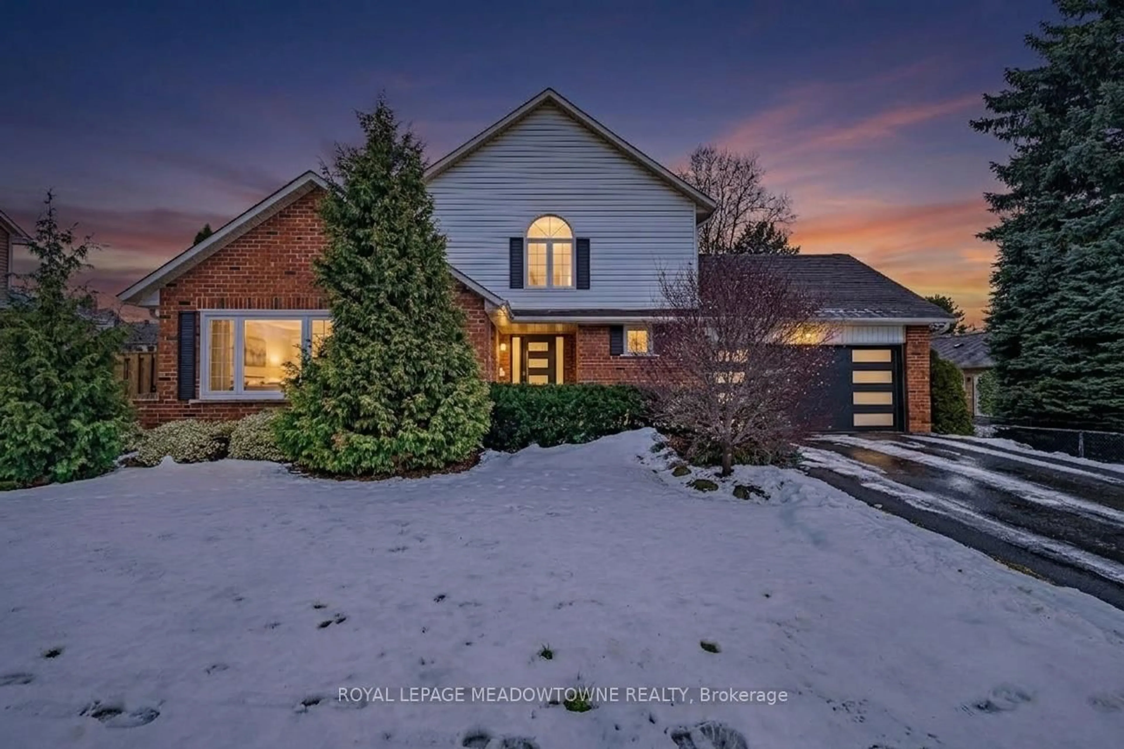 Unknown for 8 Wadsworth Circ, Brampton Ontario L6Z 1W7