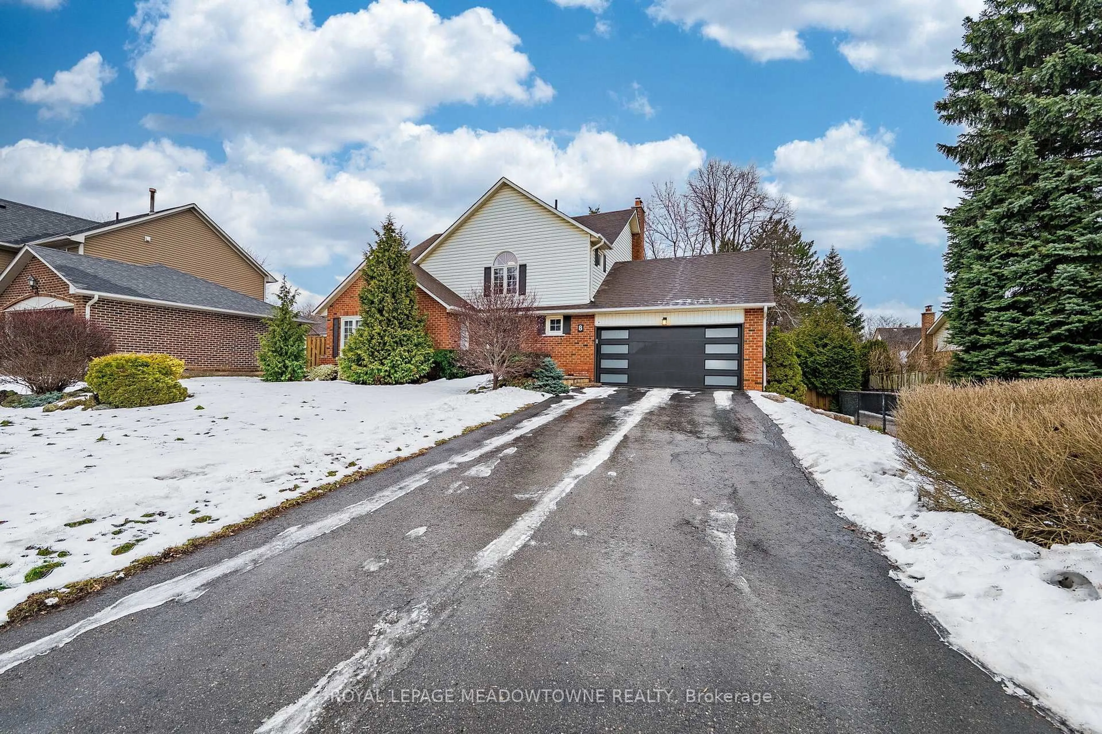 Unknown for 8 Wadsworth Circ, Brampton Ontario L6Z 1W7