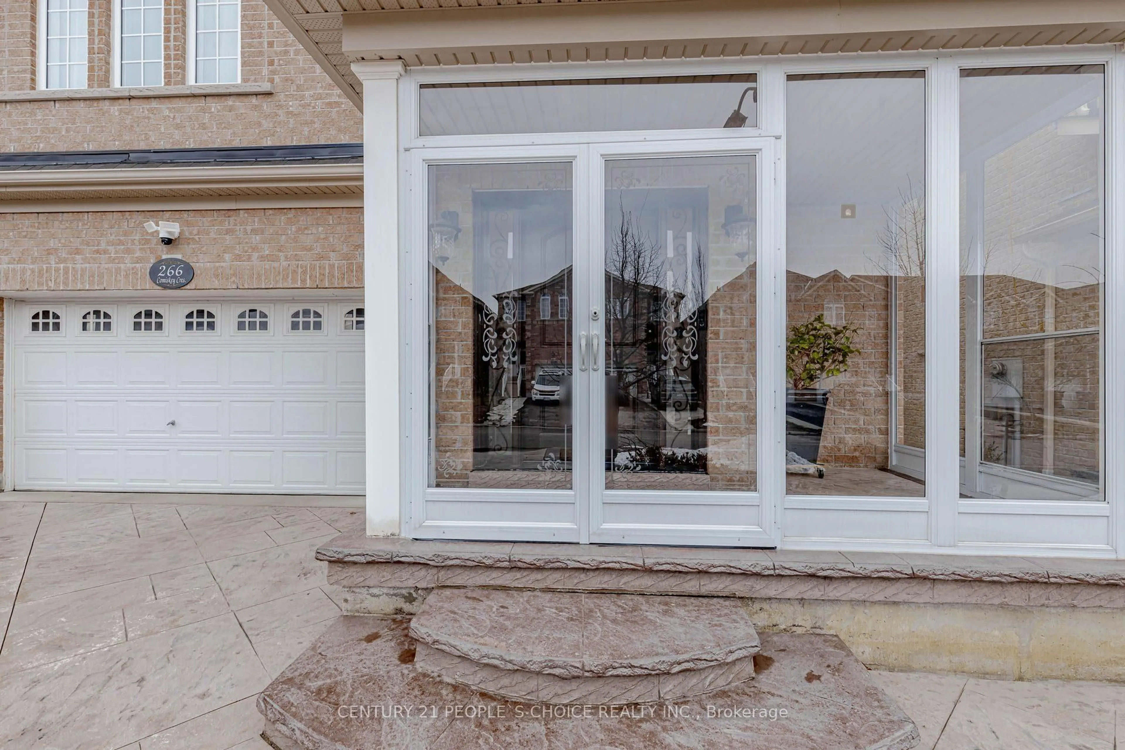 Unknown for 266 Comiskey Cres, Mississauga Ontario L5W 0C4