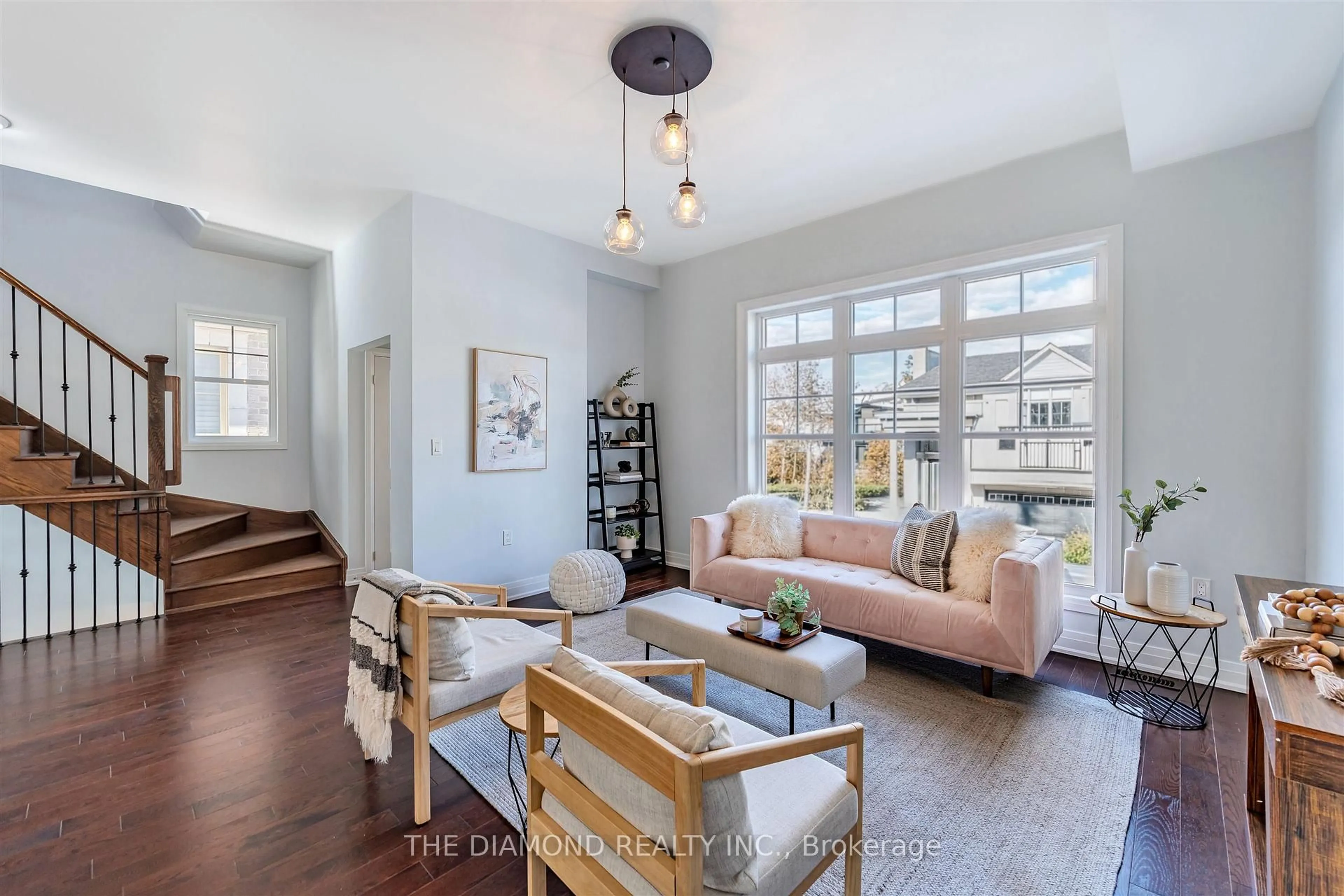 Living room with furniture, unknown for 2122 Royal Gala Circ, Mississauga Ontario L4Y 1Z2