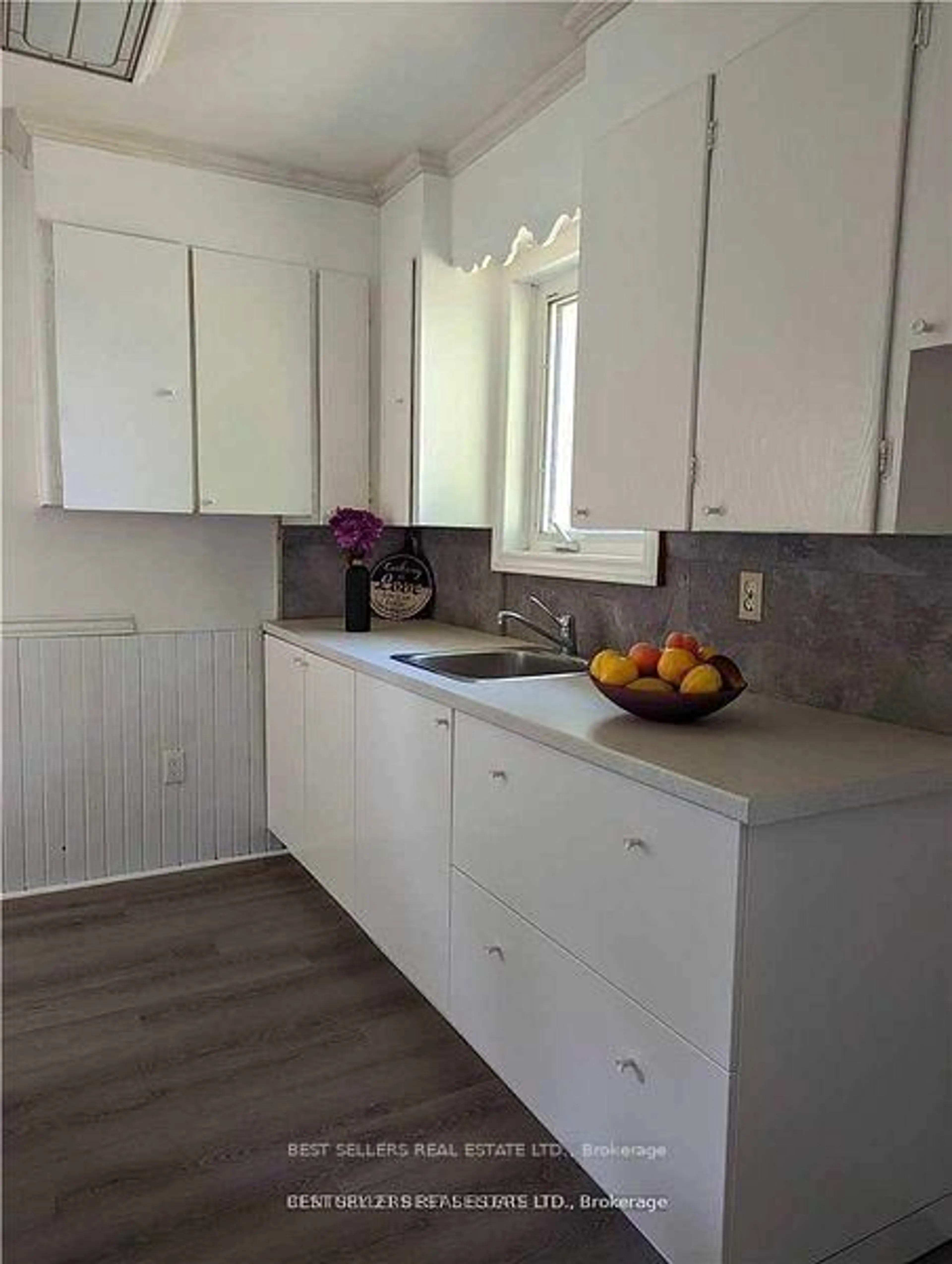 Standard kitchen, unknown for 320 Ashbury Rd, Oakville Ontario L6K 2M4