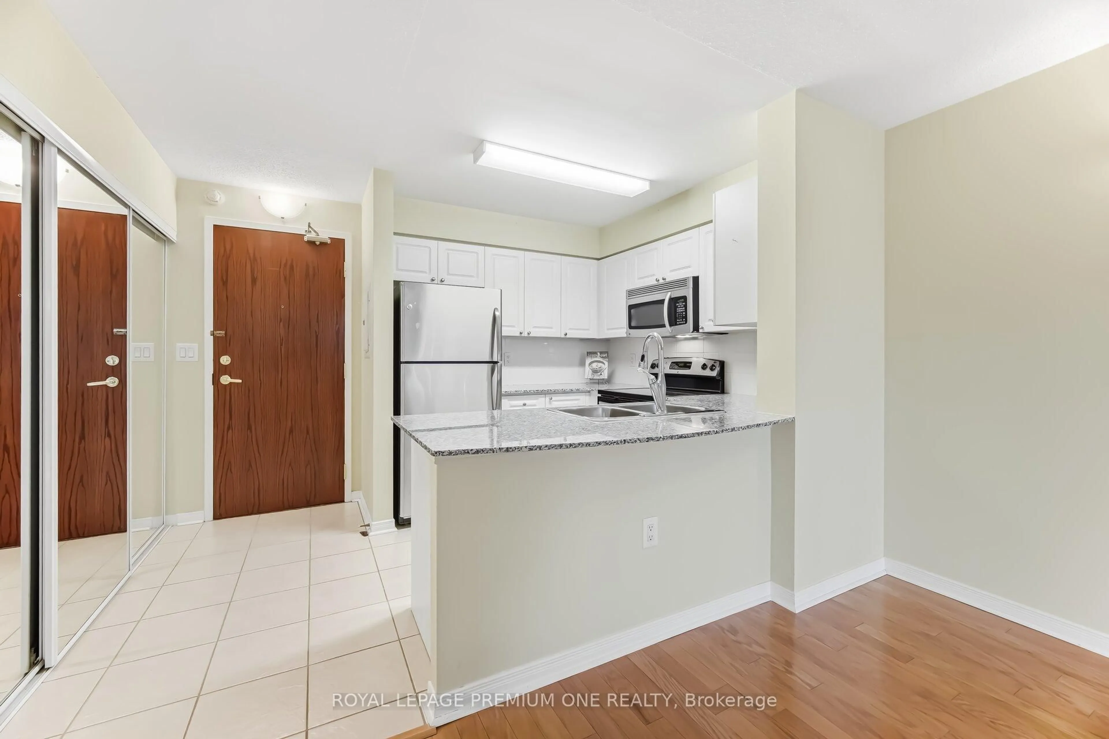 Standard kitchen, unknown for 55 Via Rosedale #108, Brampton Ontario L6R 0V1