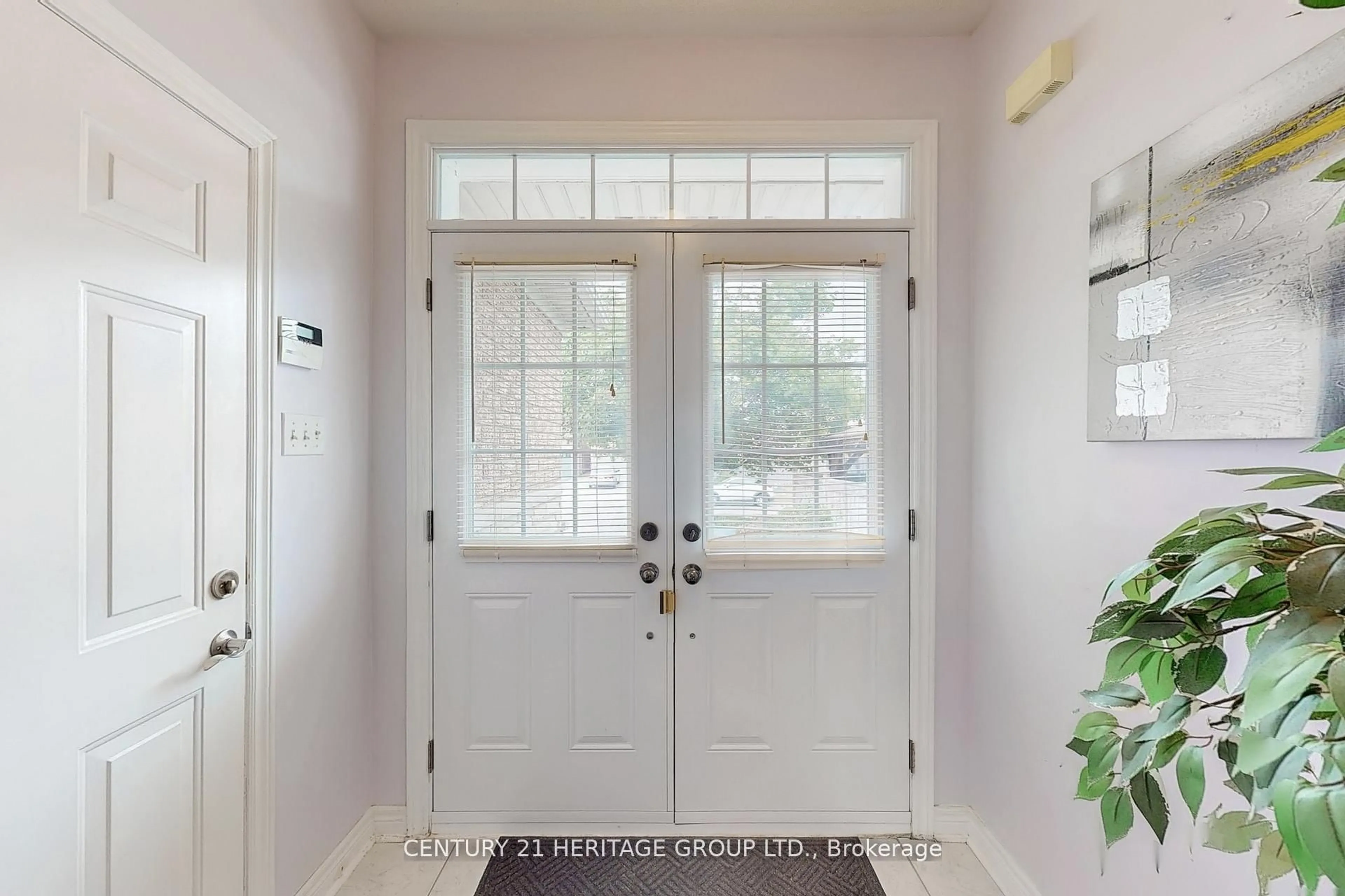 Indoor entryway for 4 Sunnyvale Gate, Brampton Ontario L6S 6J3