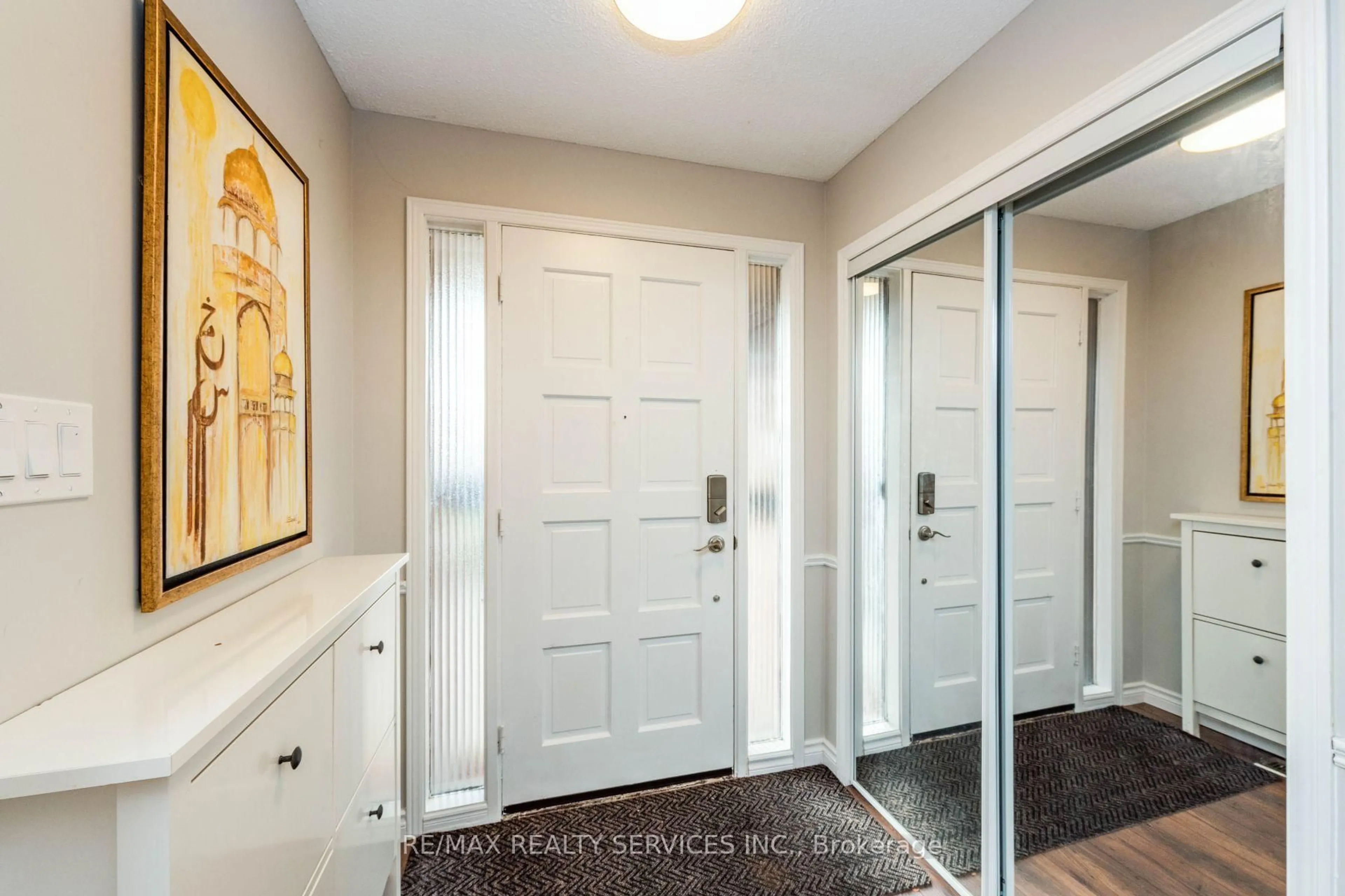 Indoor entryway for 1928 Aldermead Rd, Mississauga Ontario L5M 2Z9