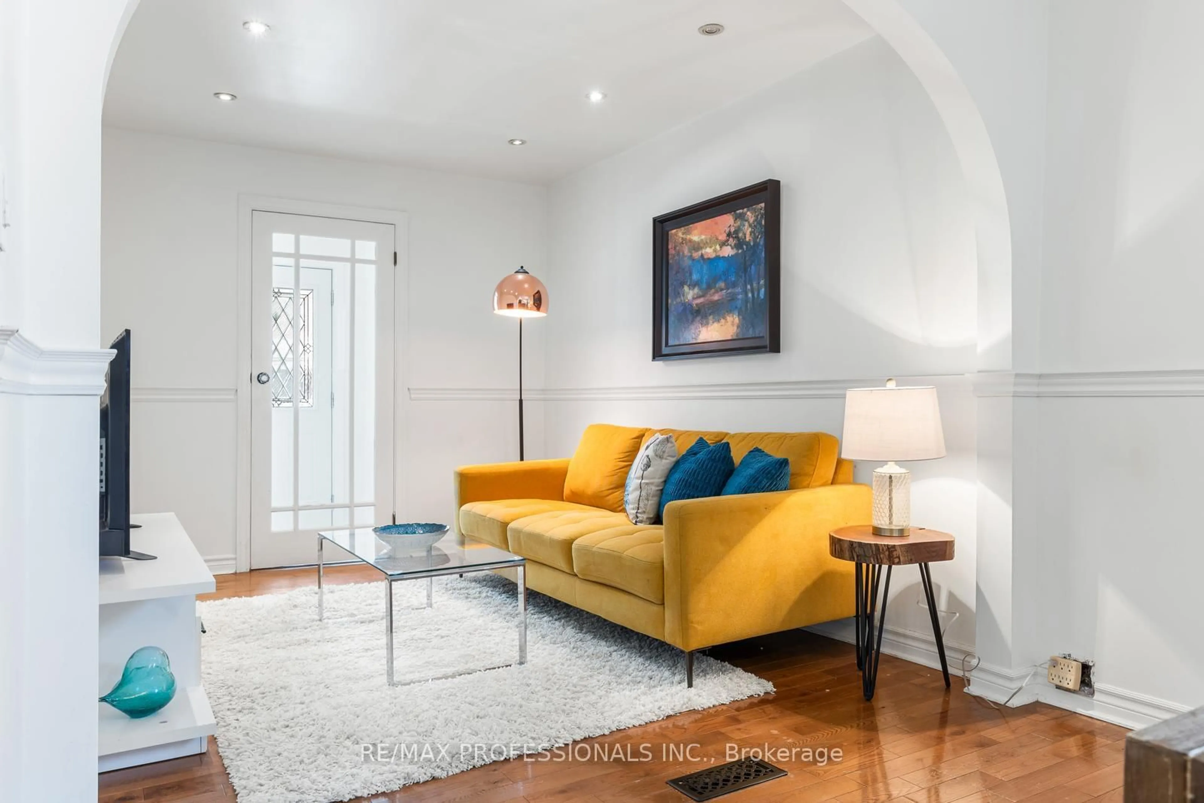 Living room with furniture, unknown for 1 Gray Ave, Toronto Ontario M6N 4S5