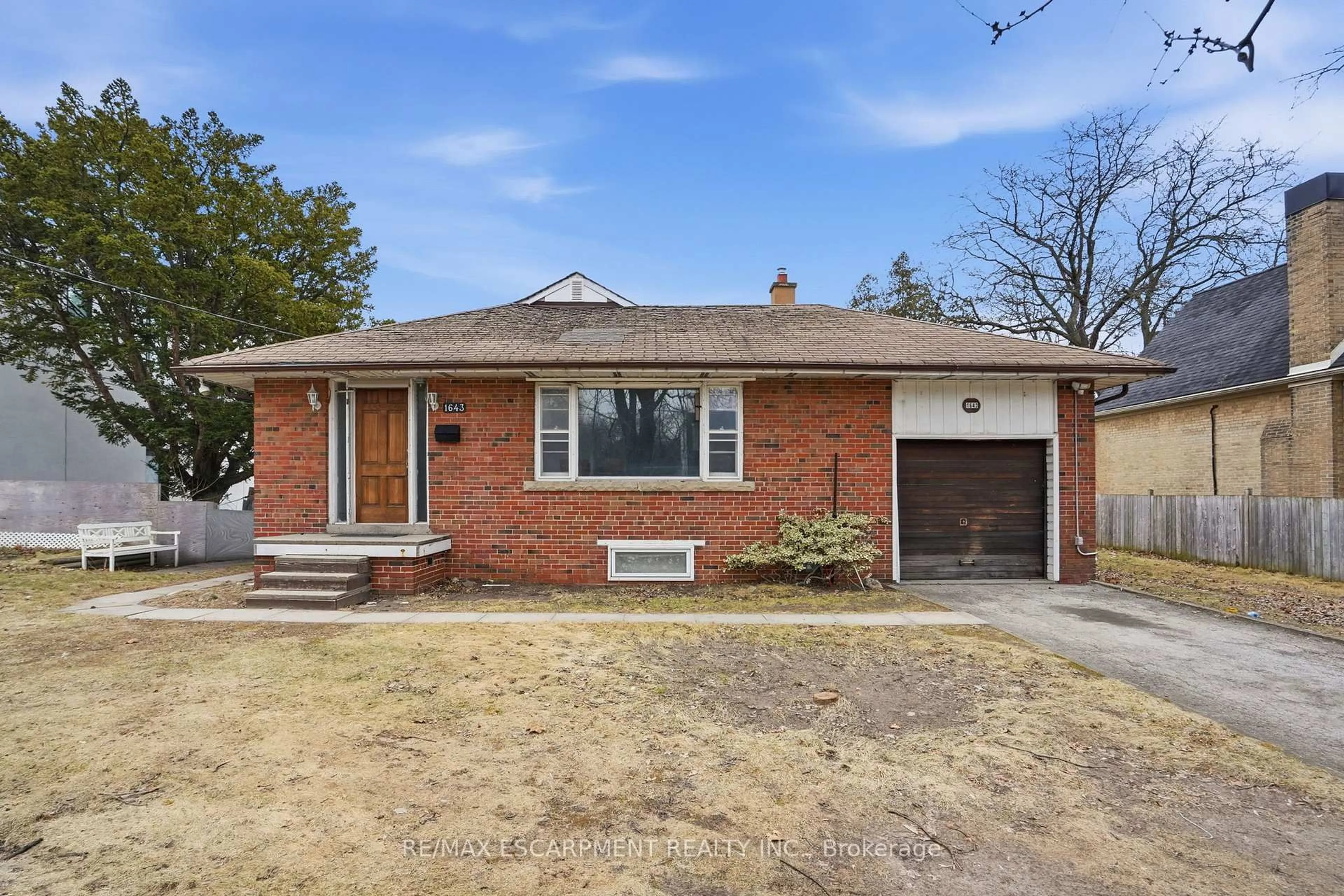 Home with brick exterior material, street for 1643 Glenburnie Rd, Mississauga Ontario L5G 3E4
