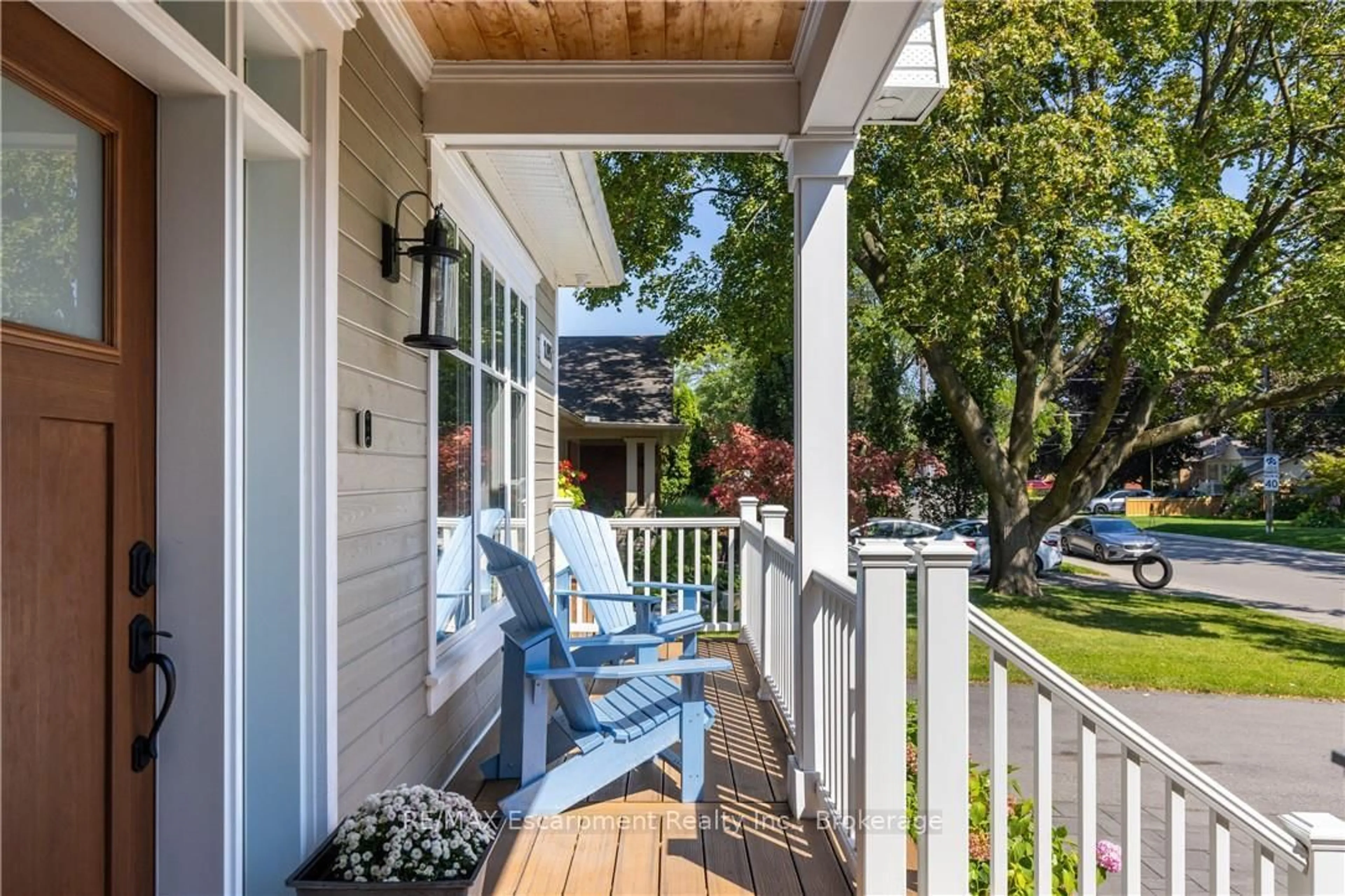 Home with vinyl exterior material, street for 2195 Courtland Dr, Burlington Ontario L7R 1S2