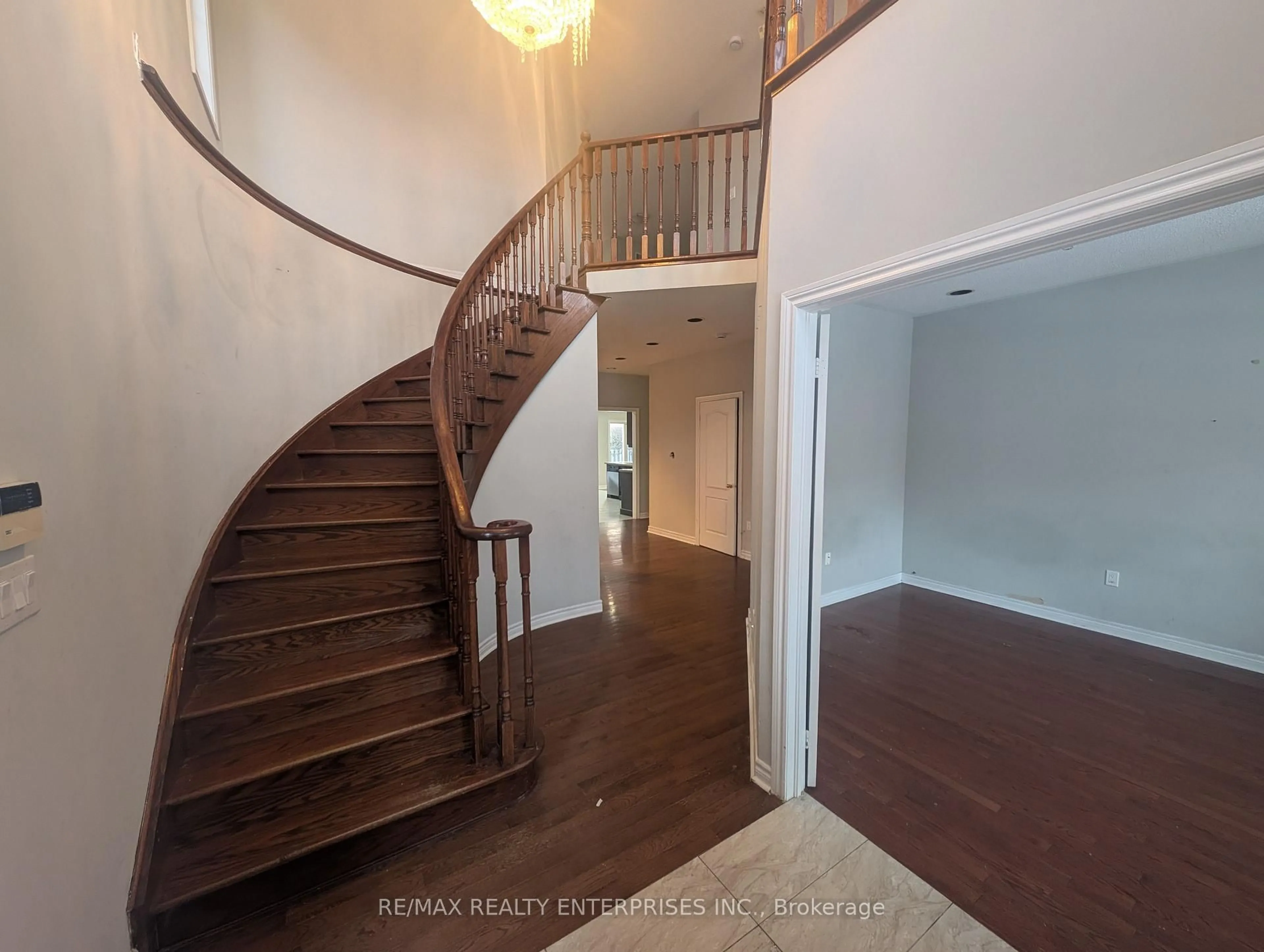 Unknown for 5914 Long Valley Rd, Mississauga Ontario L5M 6J6