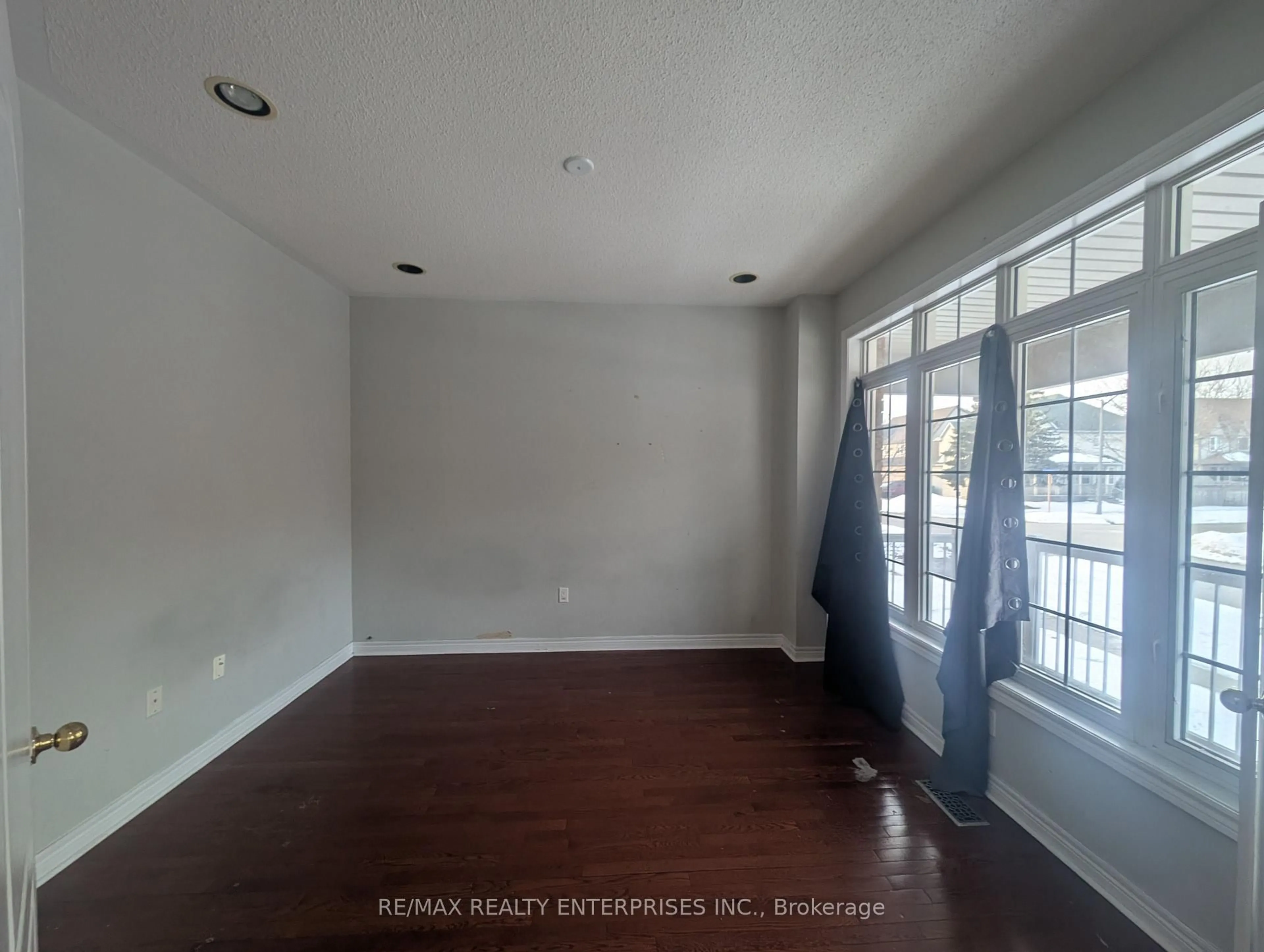 A pic of a room for 5914 Long Valley Rd, Mississauga Ontario L5M 6J6