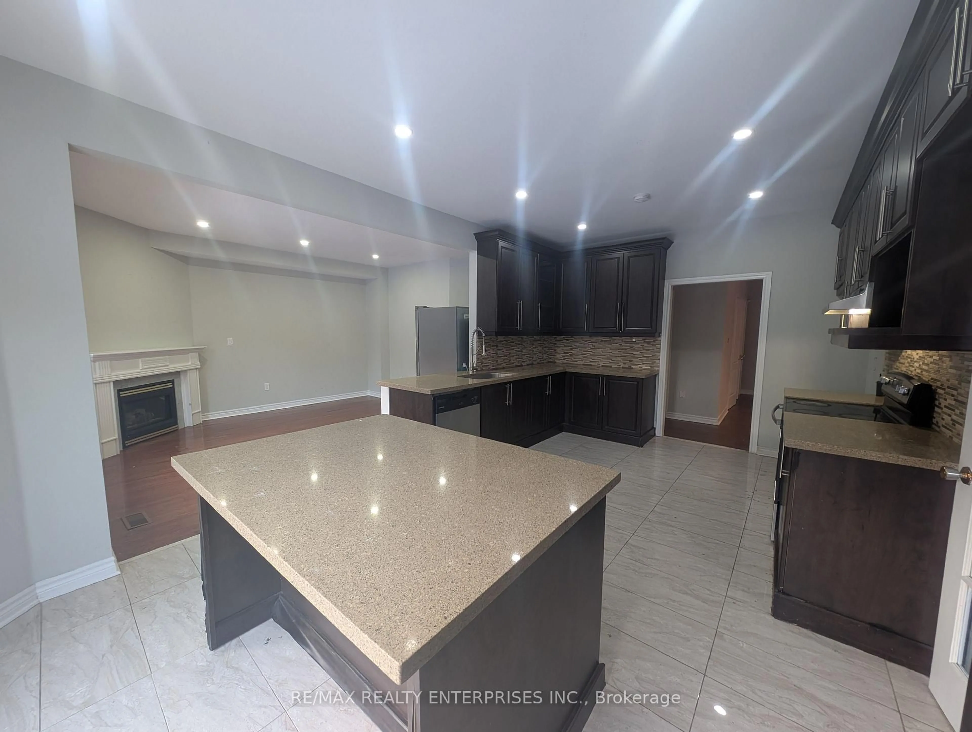 Open concept kitchen, unknown for 5914 Long Valley Rd, Mississauga Ontario L5M 6J6