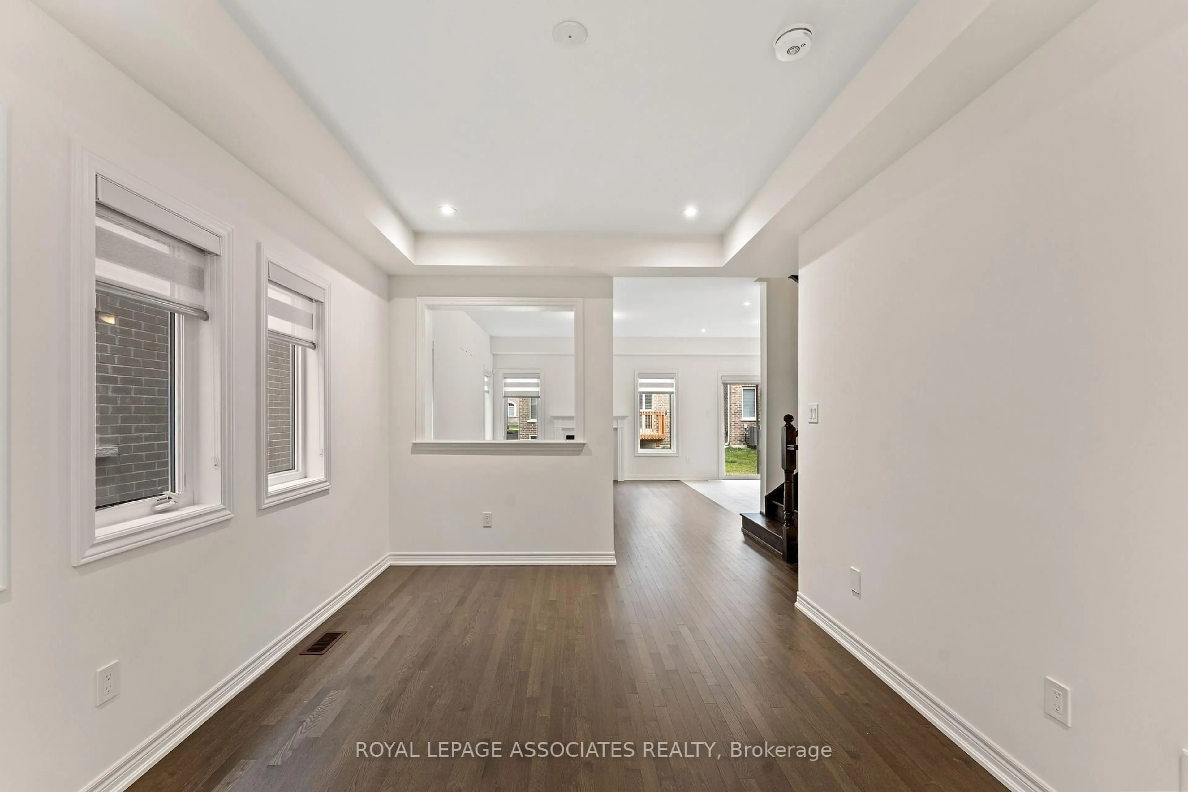 Indoor entryway for 3909 Koenig Rd, Burlington Ontario L7M 0Z9