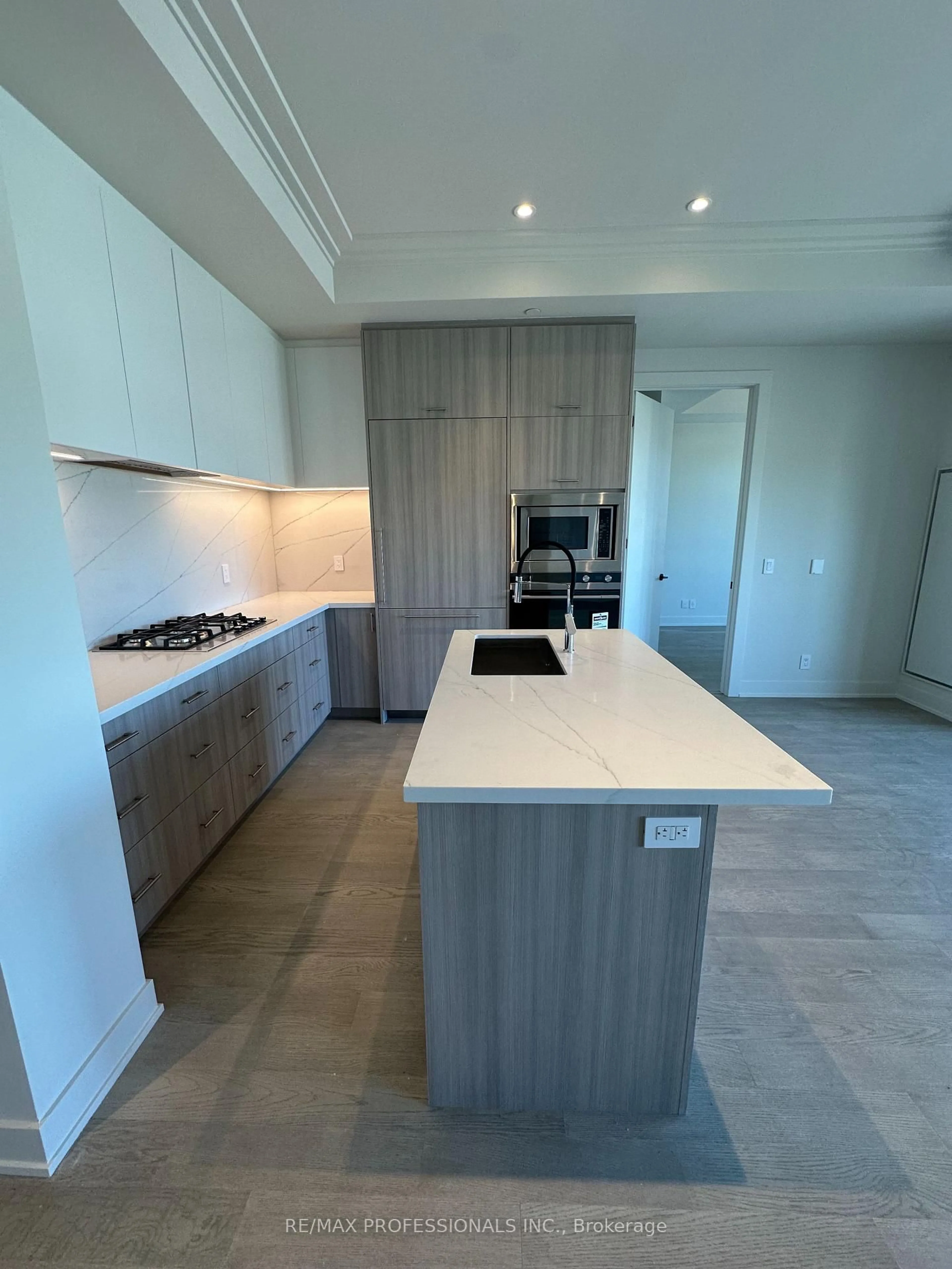 Contemporary kitchen, unknown for 123 Maurice Dr #410, Oakville Ontario L6K 2W6