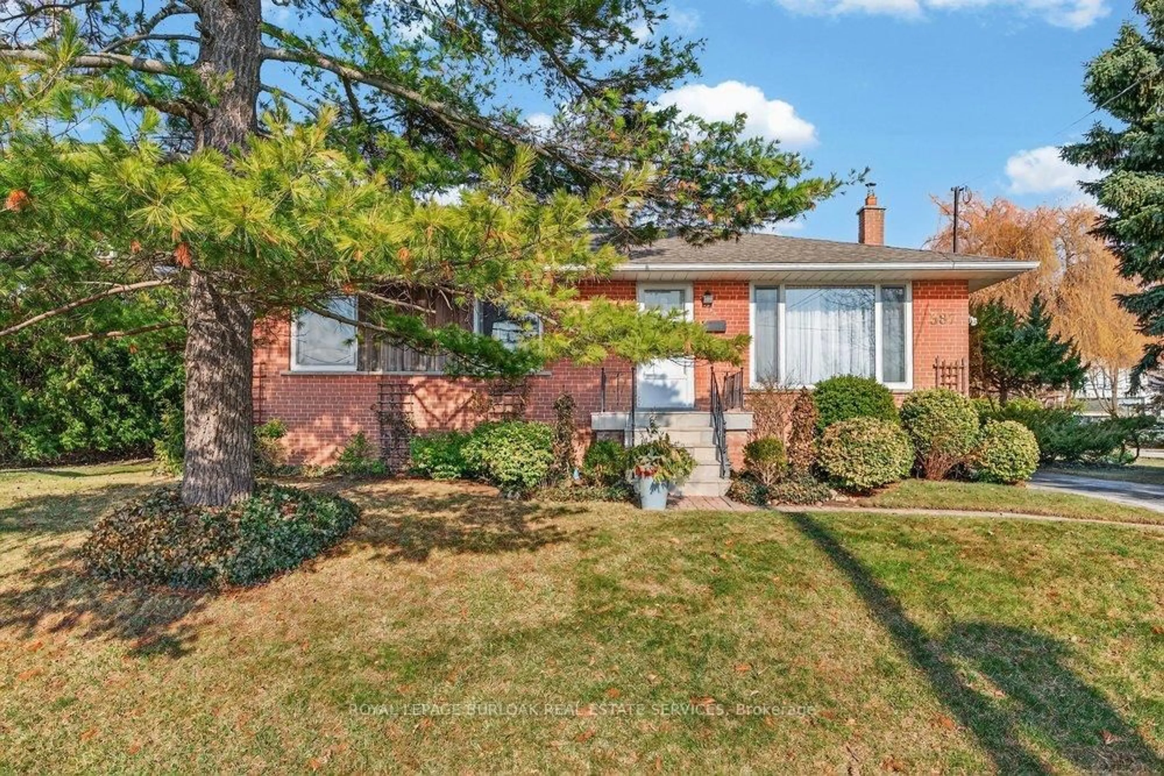 Home with brick exterior material, street for 387 Walton St, Oakville Ontario L6K 1R7