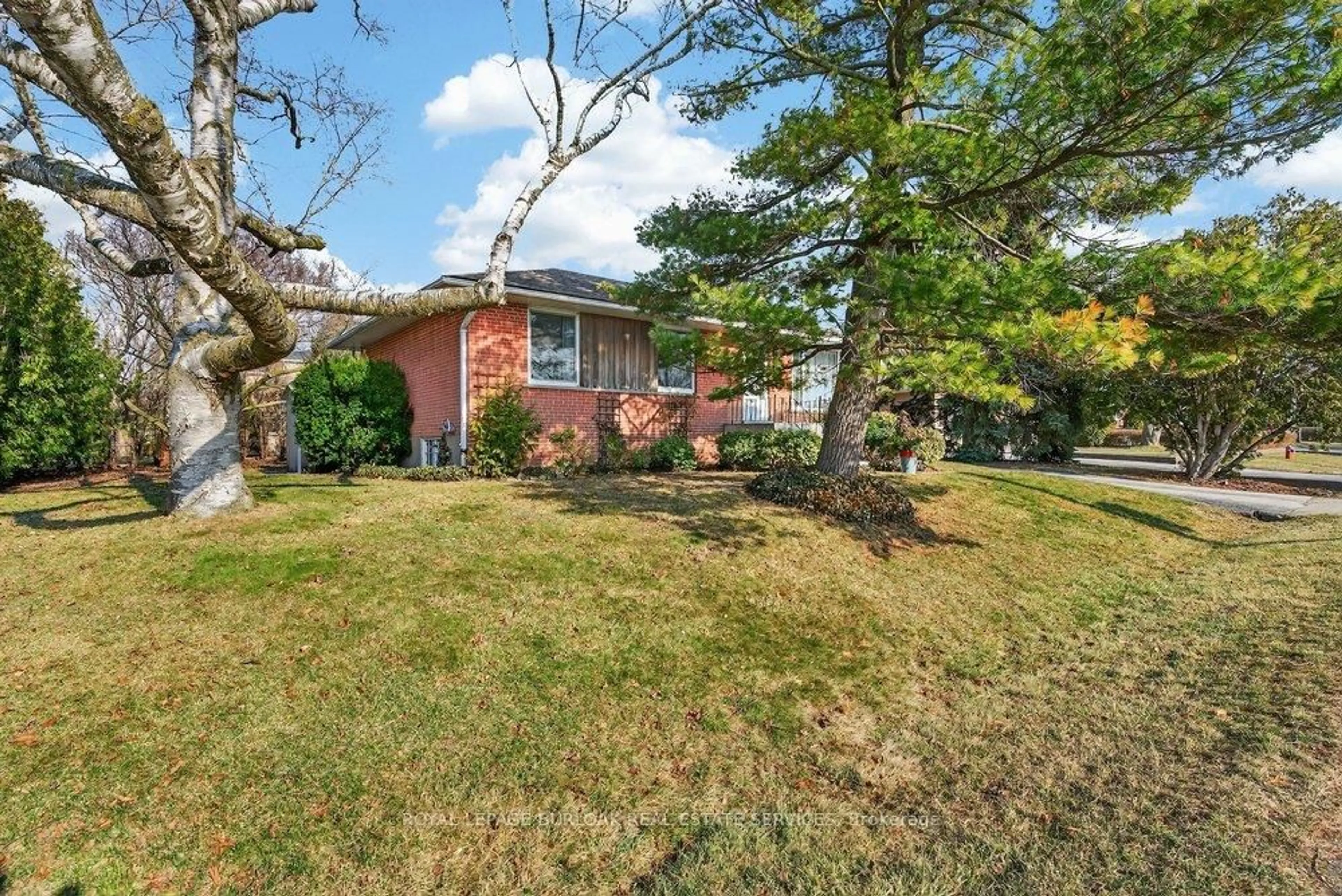 Unknown for 387 Walton St, Oakville Ontario L6K 1R7